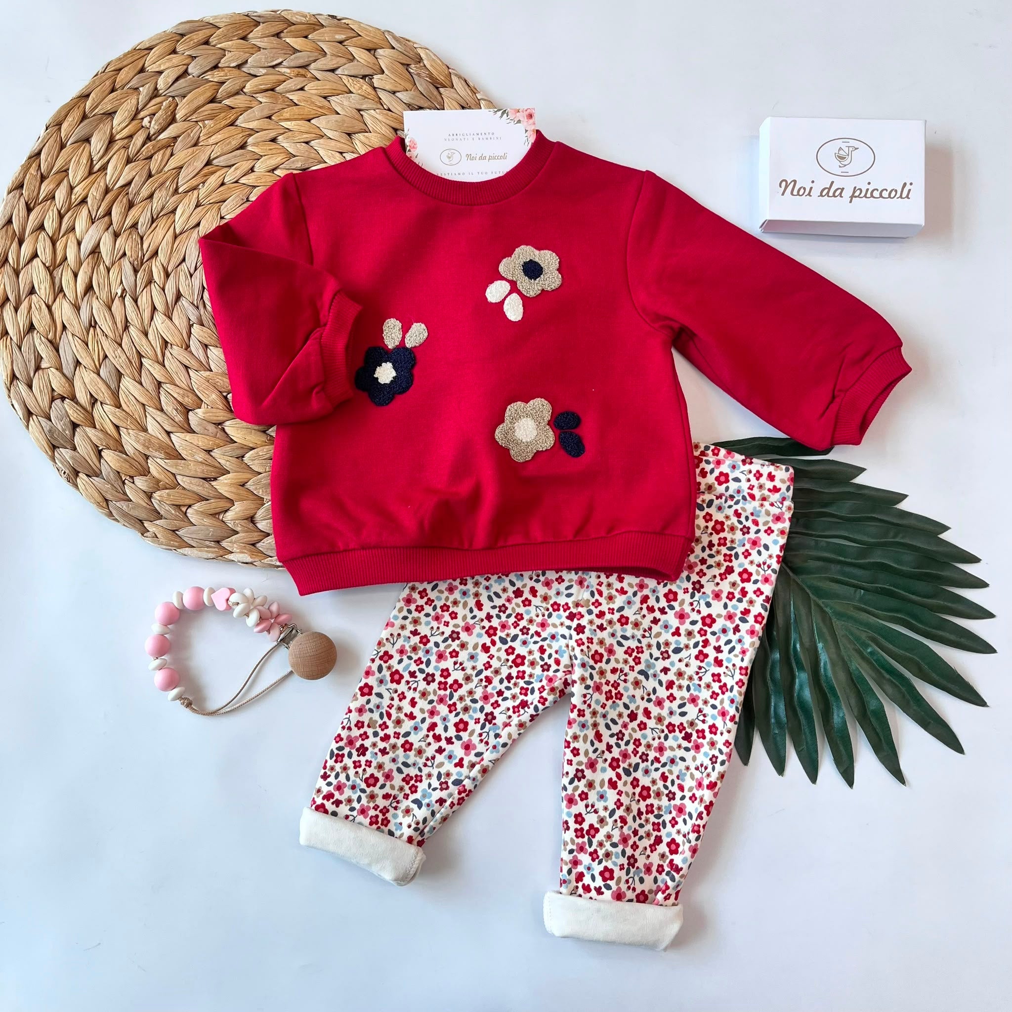 COMPLETO ROSSO CON FIORI IN COTONE CALDO - Noi da piccoli