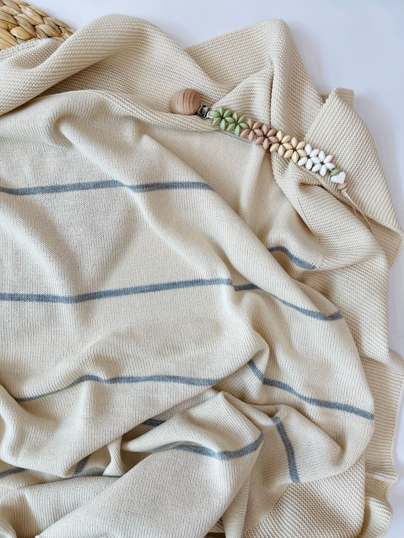 COPERTINA A RIGHE FILATO CALDO BEIGE E GRIGIO - Noi da piccoli