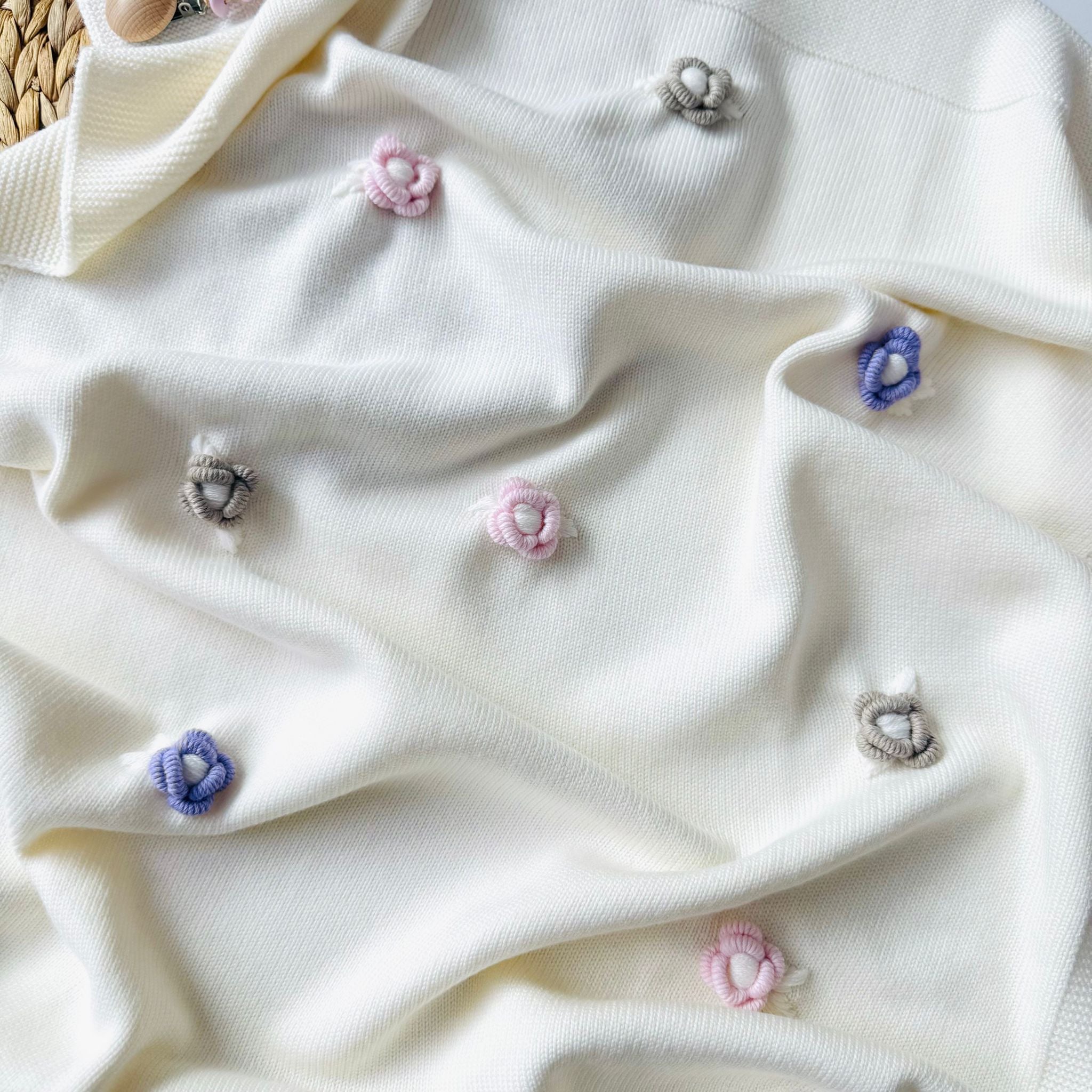 COPERTINA CON FIORI 100% LANA PANNA - Noi da piccoli