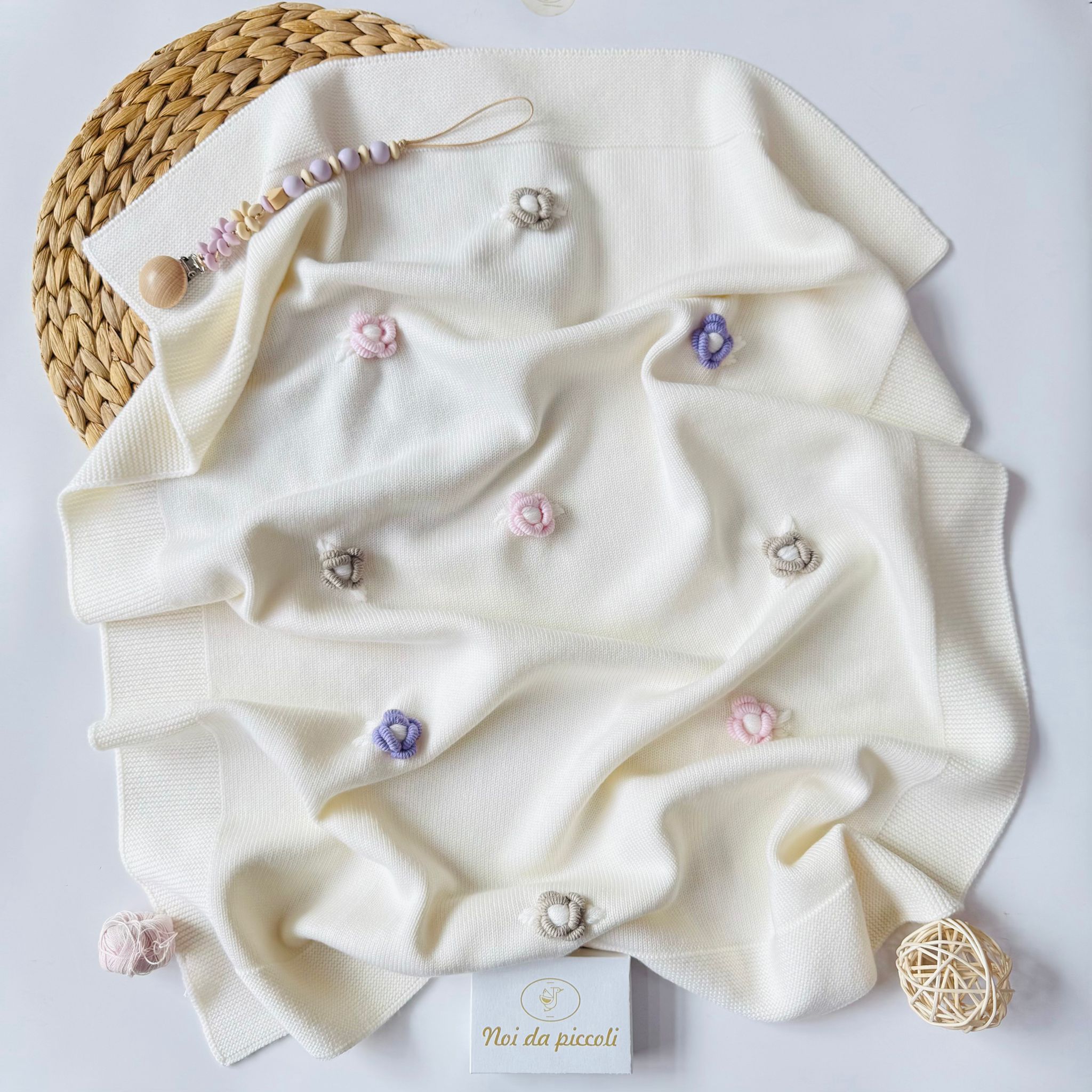 COPERTINA CON FIORI 100% LANA PANNA - Noi da piccoli