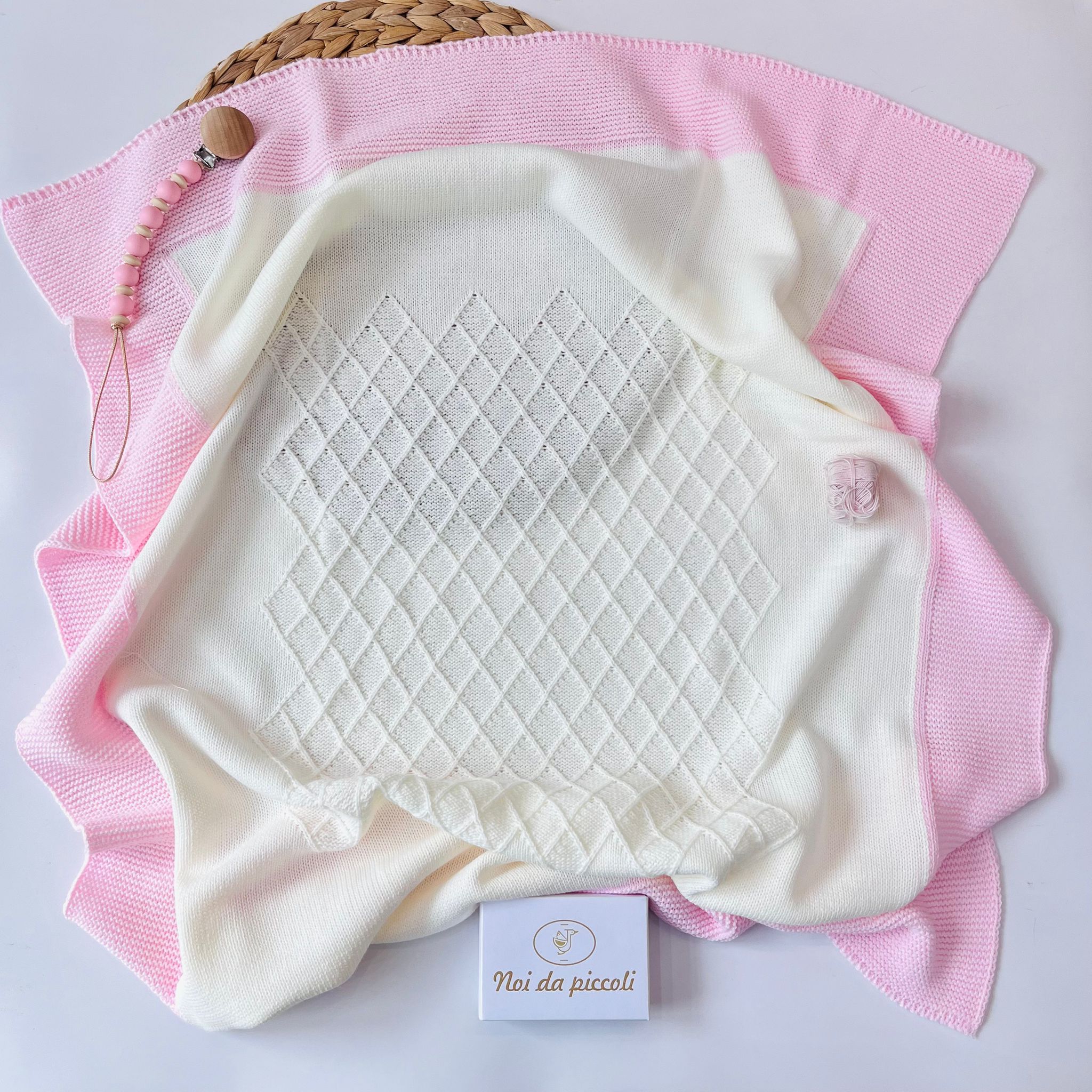 COPERTINA CON ROMBI FILATO ROSA - Noi da piccoli