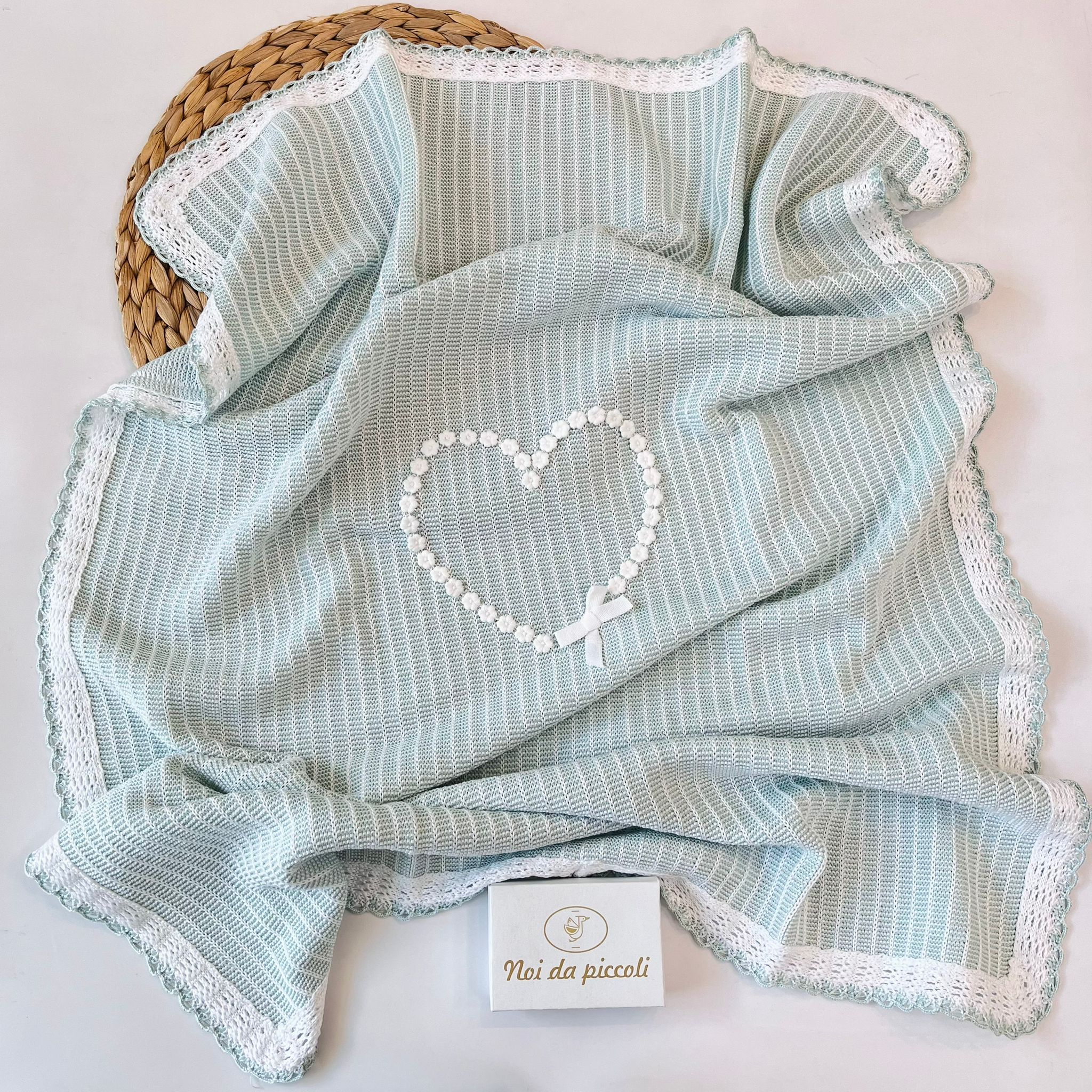 COPERTINA CUORE DI ROSELLINE 100% FILO DI COTONE SALVIA BIANCO - Noi da piccoli