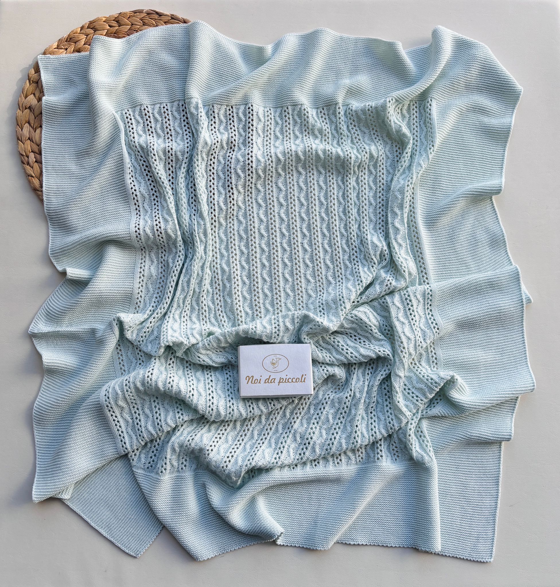 COPERTINA IN COTONE CON DELICATI RICAMI tiffany - Noi da piccoli