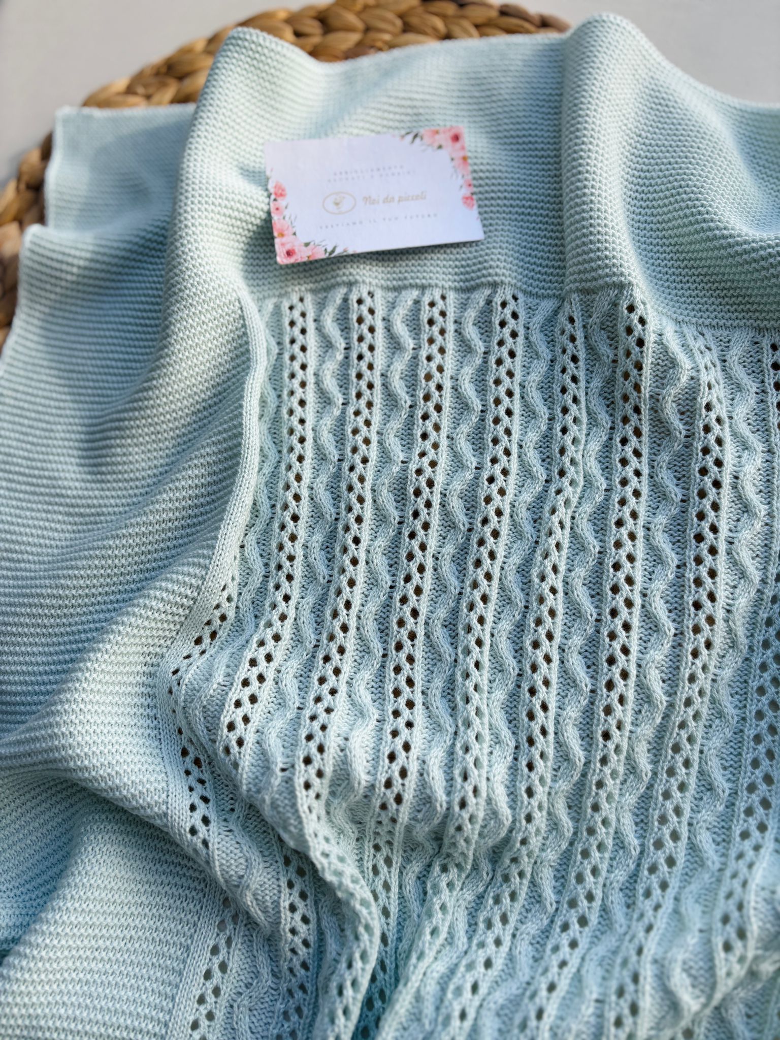 COPERTINA IN COTONE CON DELICATI RICAMI tiffany - Noi da piccoli