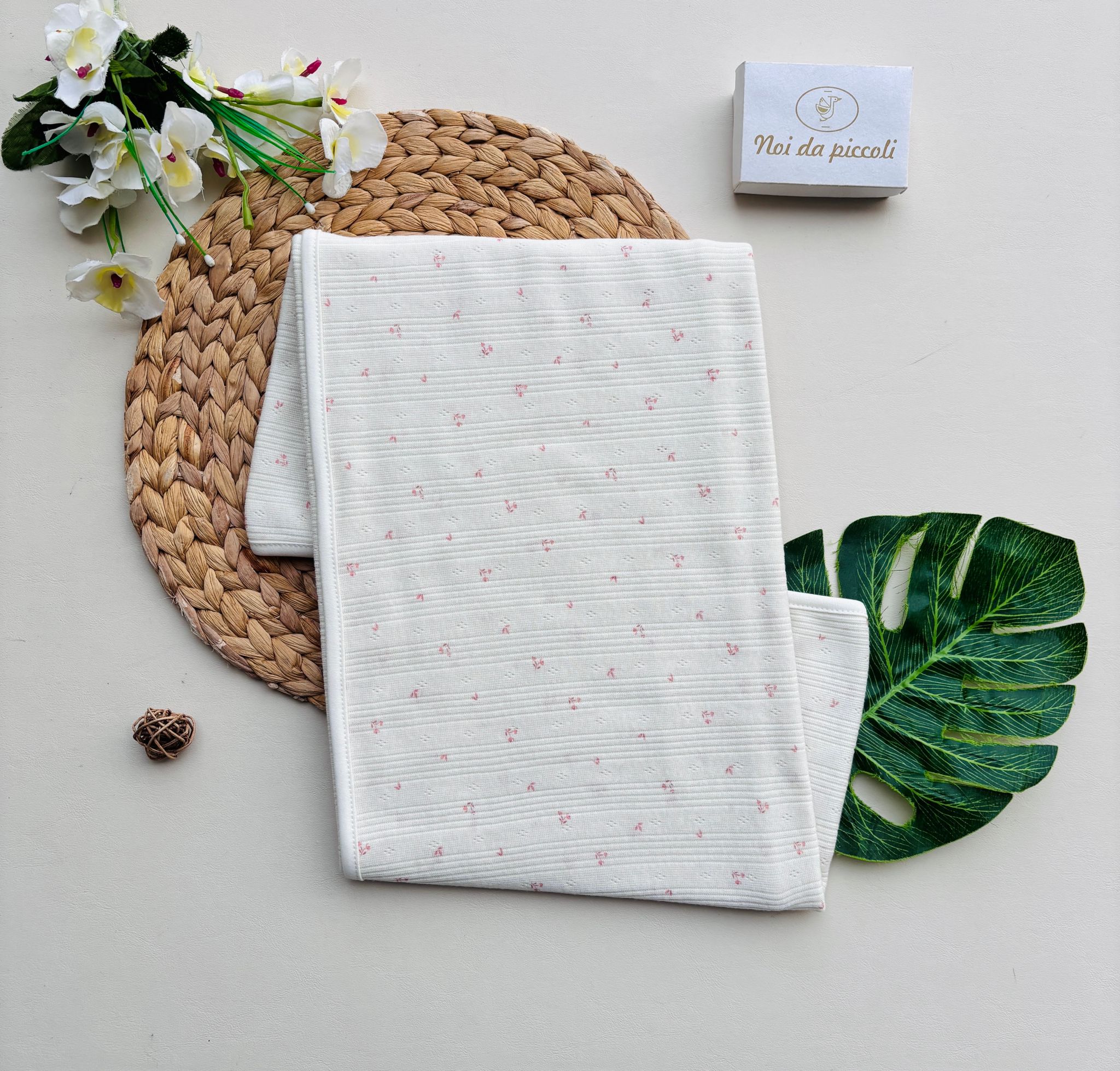 COPERTINA IN COTONE CON FOGLIOLINE CRUDO - Noi da piccoli