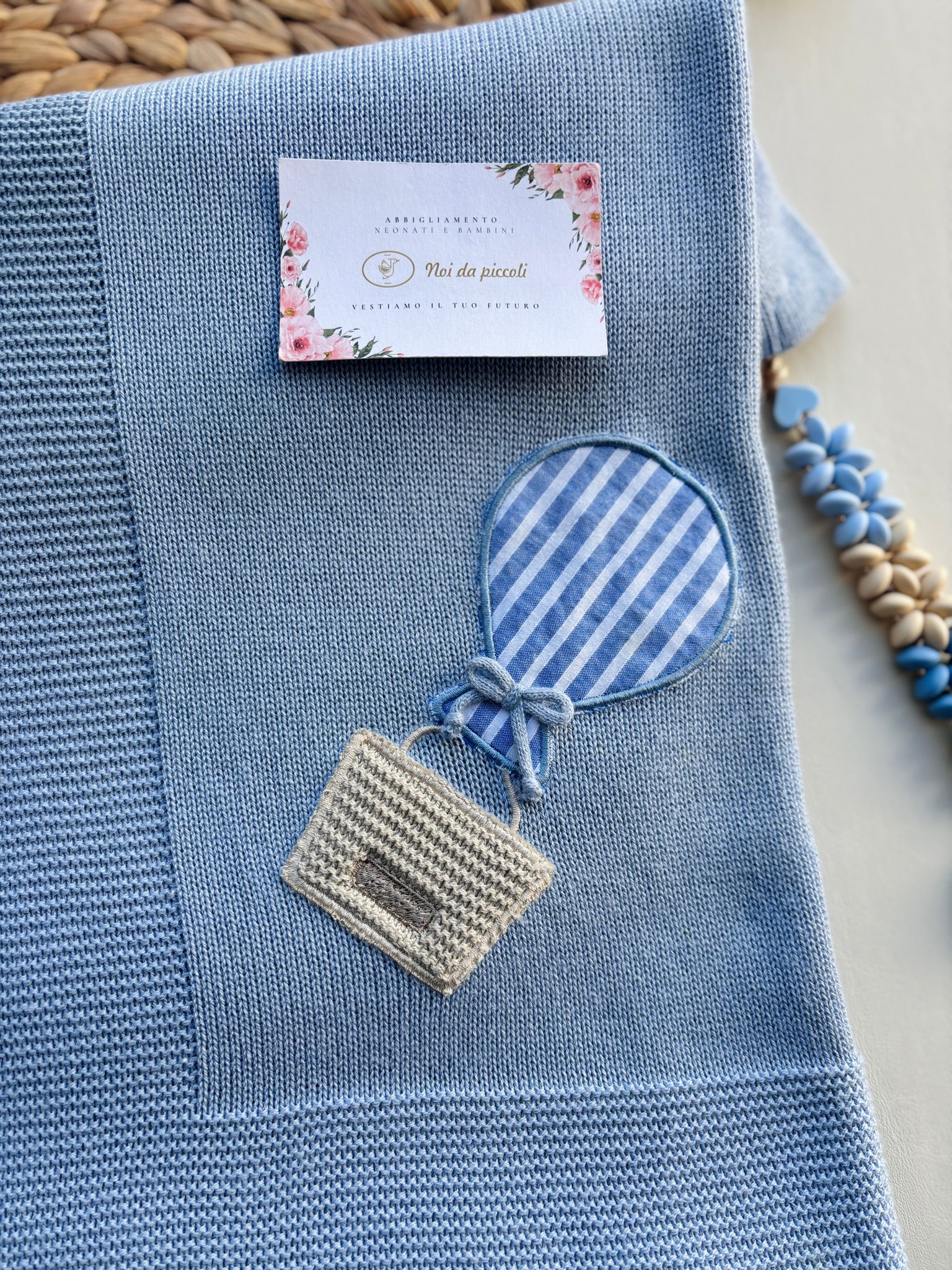 COPERTINA IN COTONE CON PALLONCINO A RIGHE CIELO - Noi da piccoli