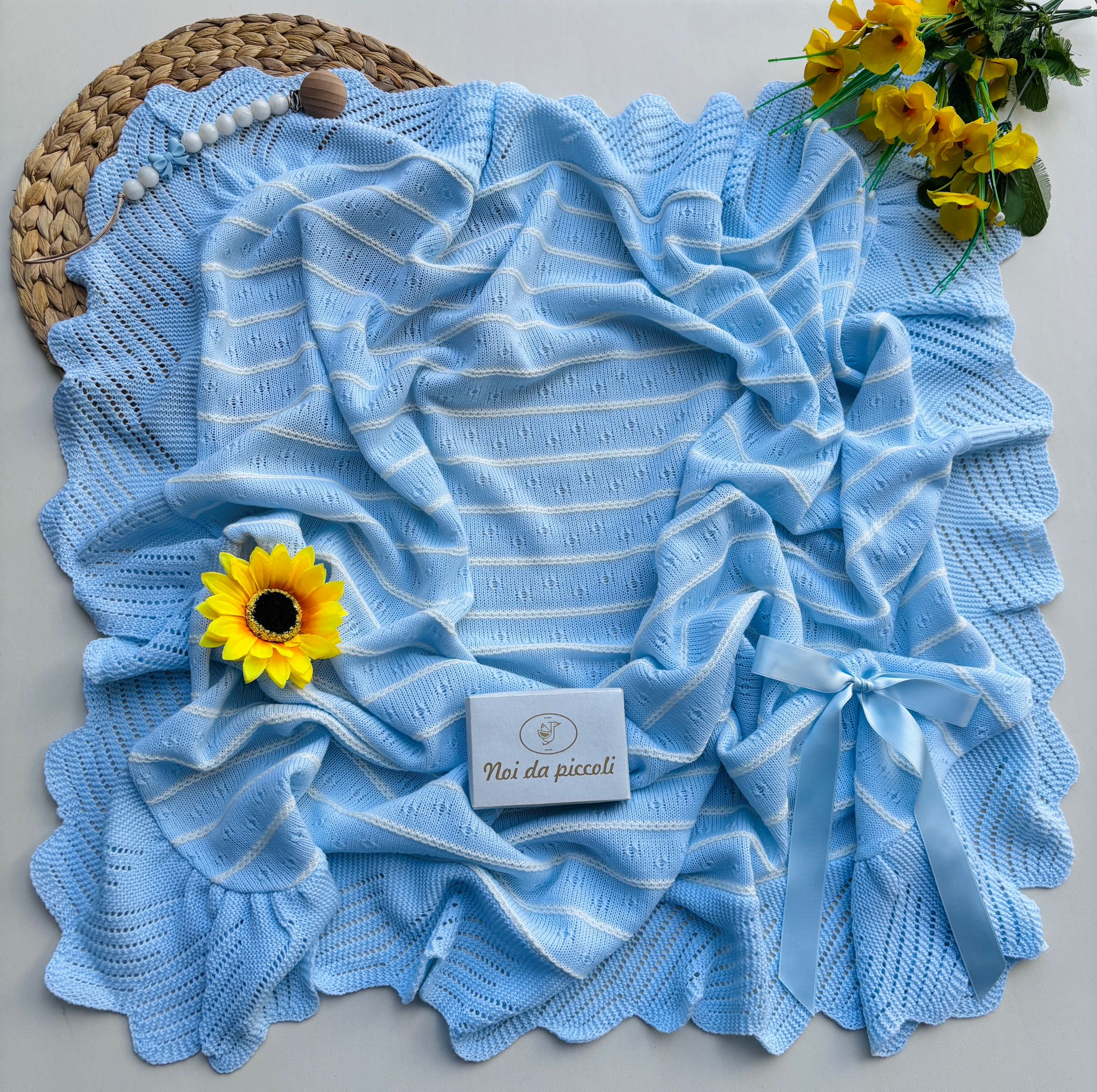 COPERTINA IN FILATO CALDO CELESTE - Noi da piccoli