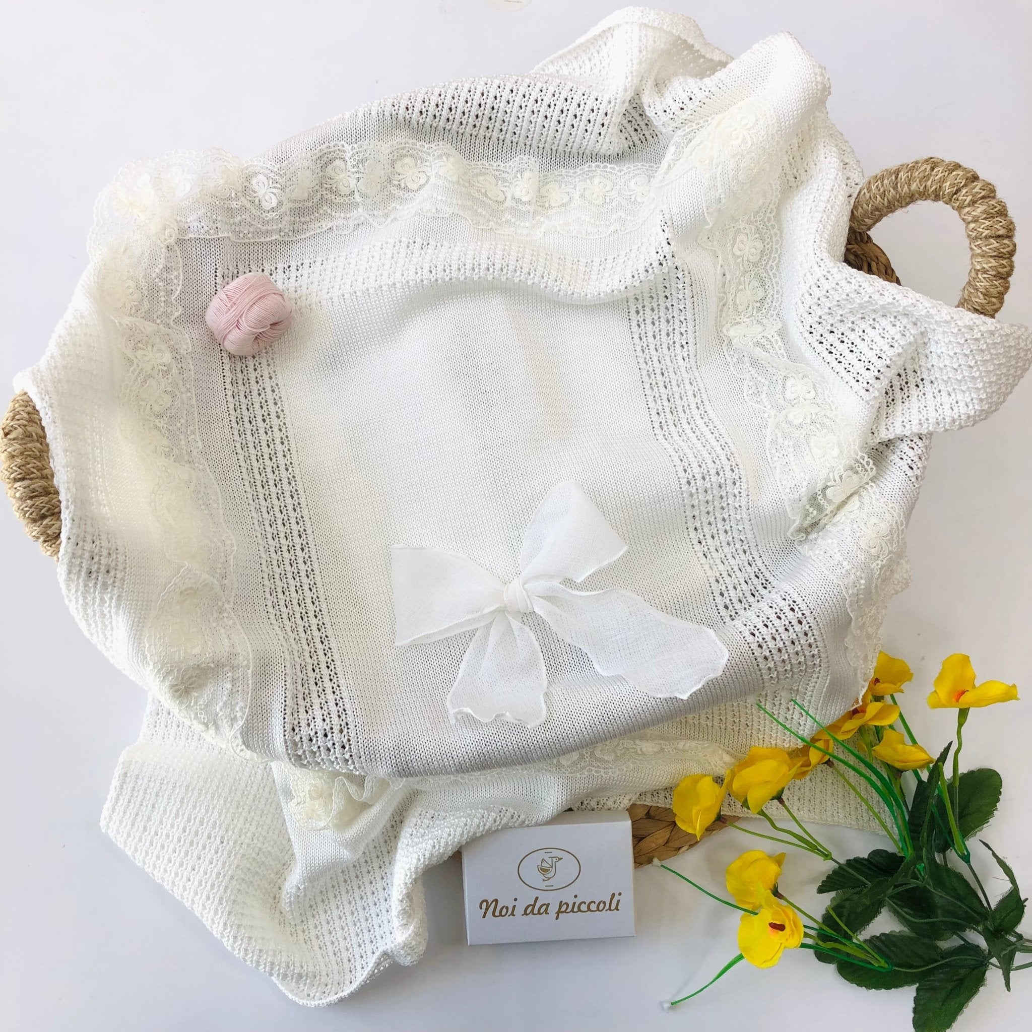 COPERTINA IN FILO COTONE VANIGLIA E PIZZO ROMANTICO - Noi da piccoli