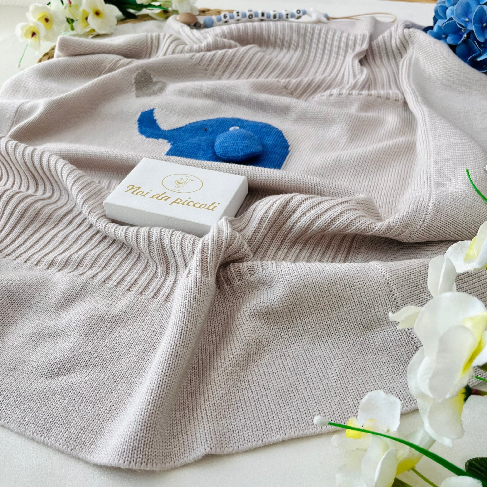 COPERTINA IN LANA MERINO BEIGE AZZURRO ELEFANTINO - Noi da piccoli