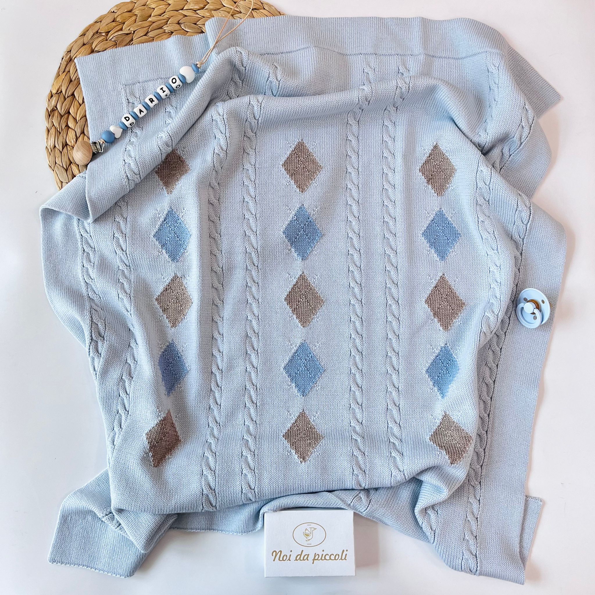 COPERTINA INTRECCIO 100% LANA CIELO TORTORA POLVERE - Noi da piccoli