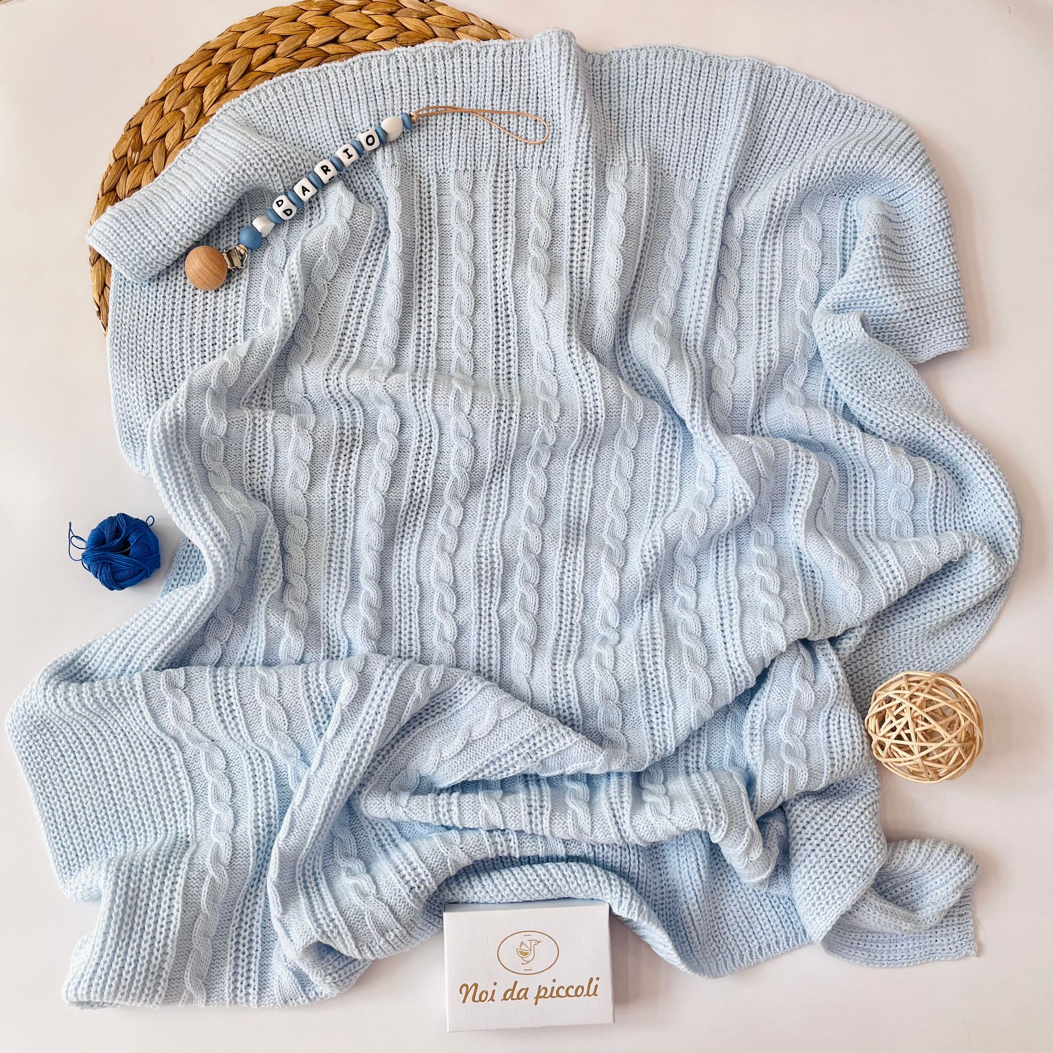 COPERTINA INTRECCIO FILATO CALDO CIELO E PANNA - Noi da piccoli