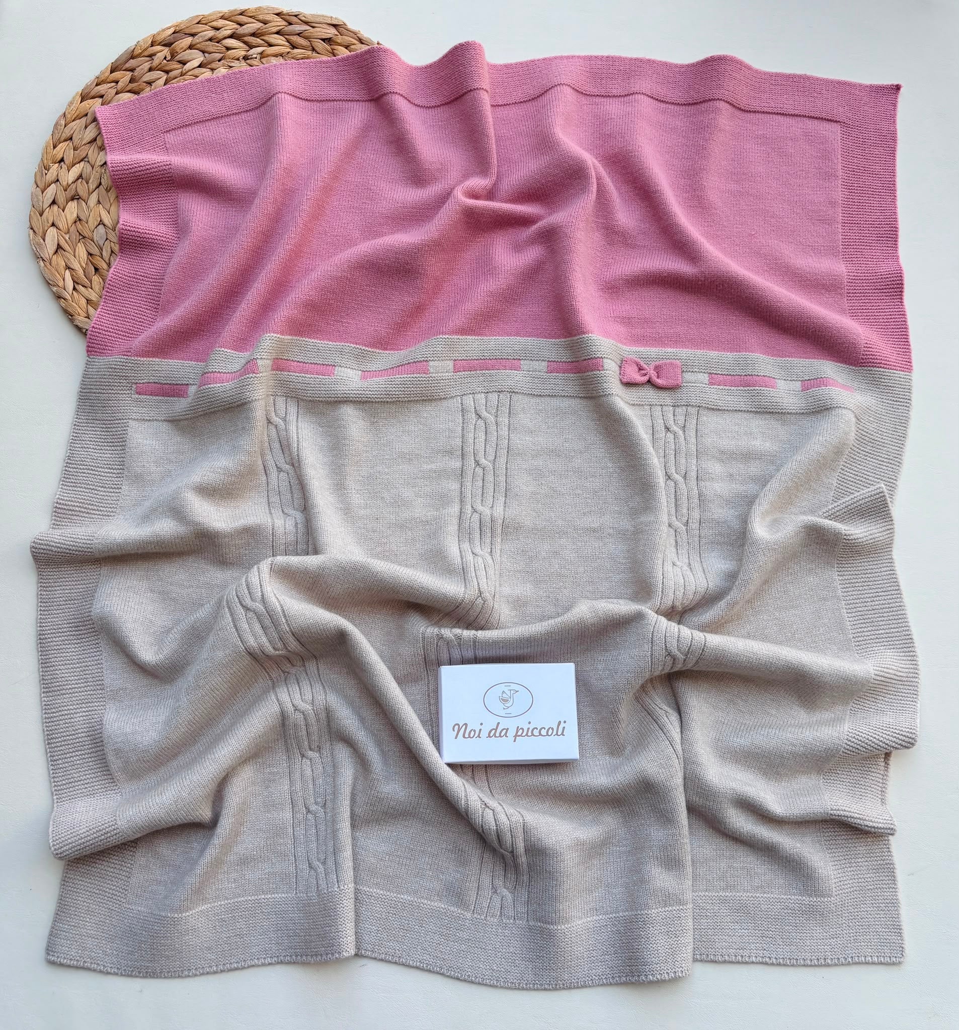 COPERTINA ROSA BEIGE IN FILATO CALDO - Noi da piccoli