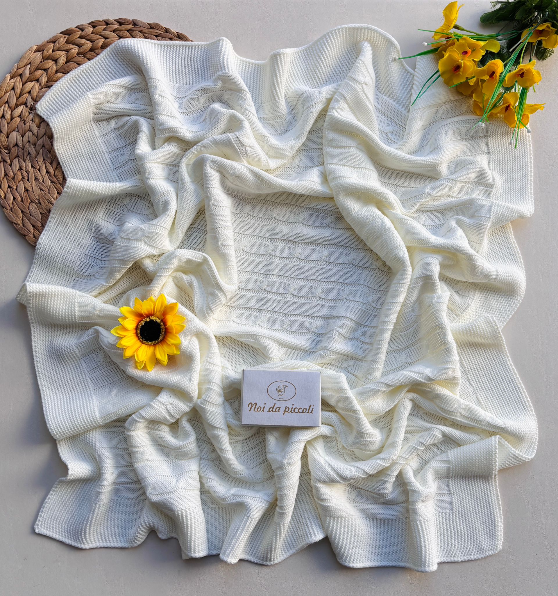 COPERTINA TRENZAS FILATO CALDO CRUDO - Noi da piccoli