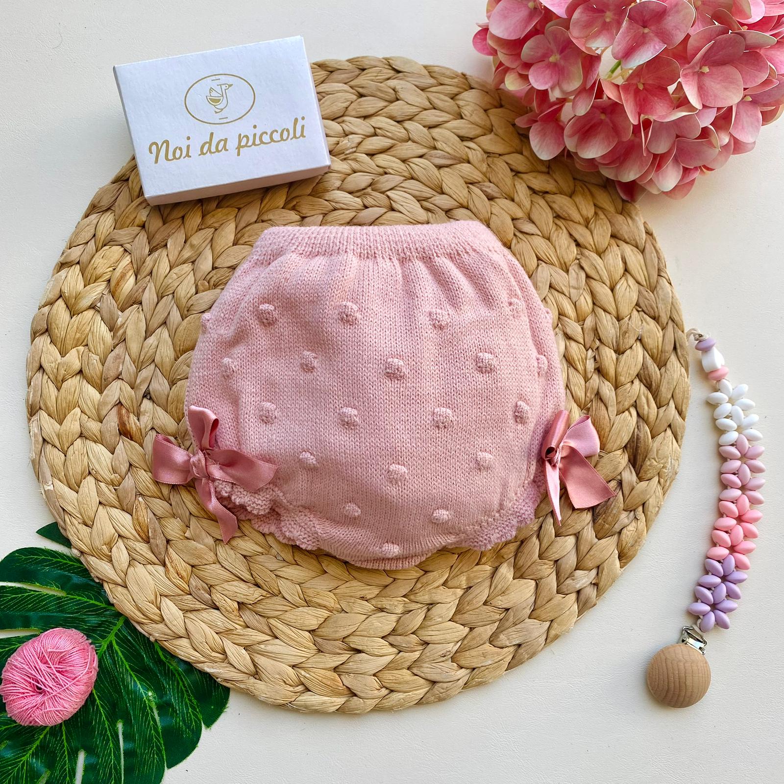 CULOTTINA CON FIOCCHETTI E PUNTI NODINI 100% ACRILICO ROSA BABY - Noi da piccoli