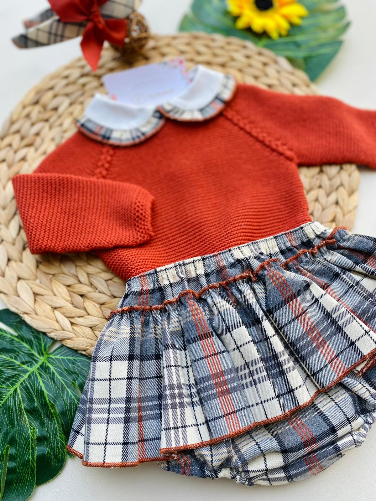 CULOTTINA CON MAGLIETTINA A QUADRONI FILATO CALDO RUGGINE - Noi da piccoli