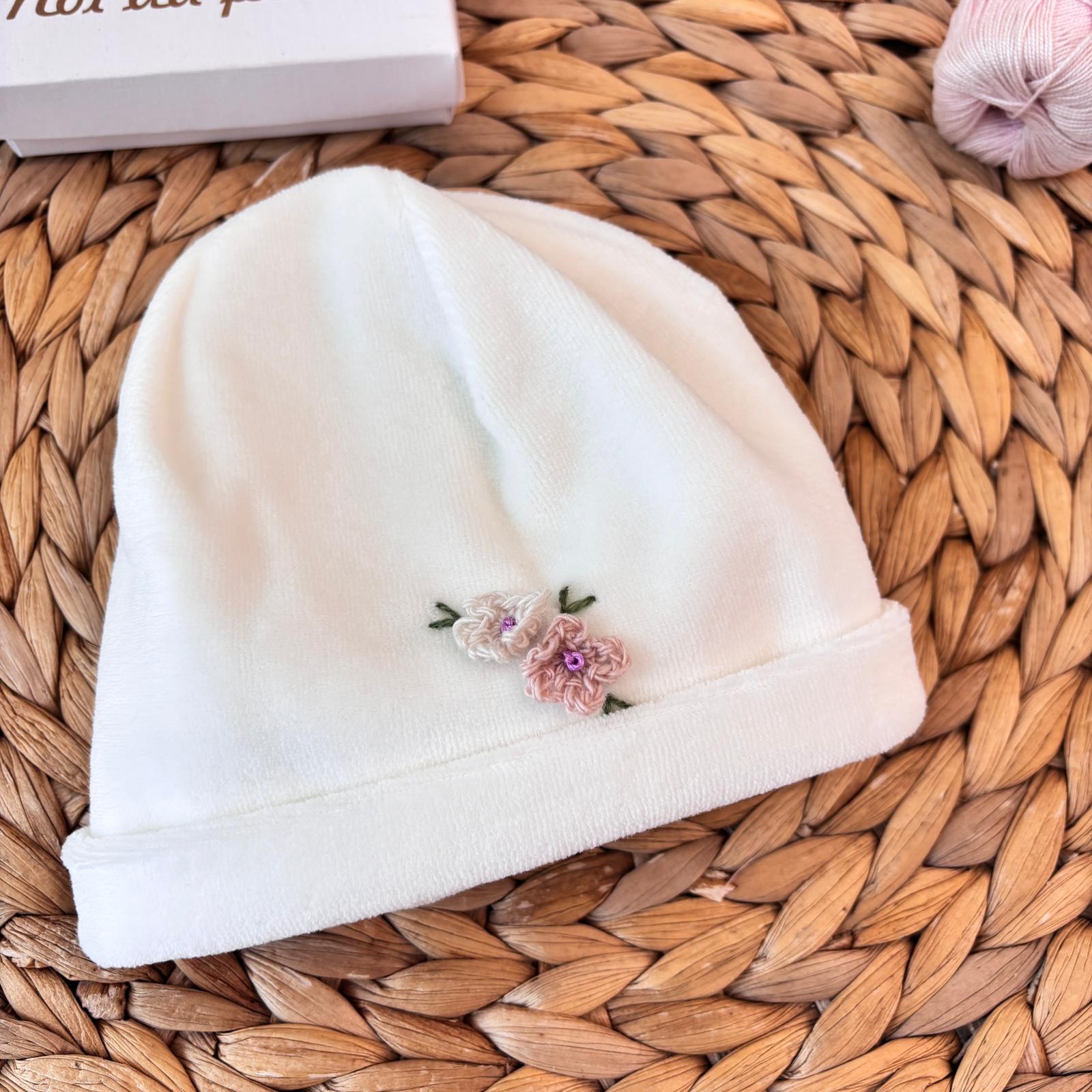CAPPELLO IN CINIGLIA PANNA CON FIORELLINO