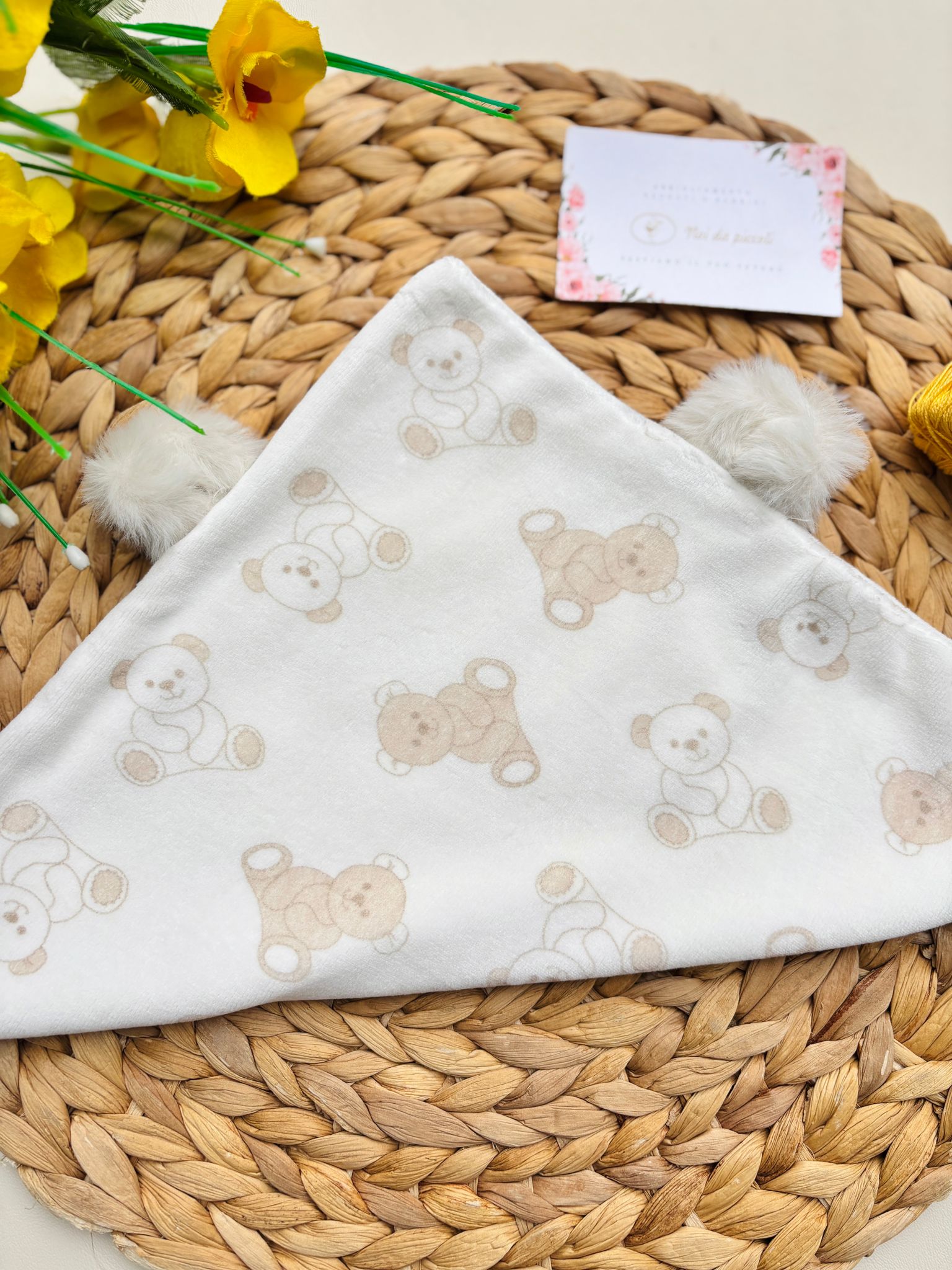 DOUDOU CON ORSACCHIOTTI E POMPON BIANCO BEIGE - Noi da piccoli