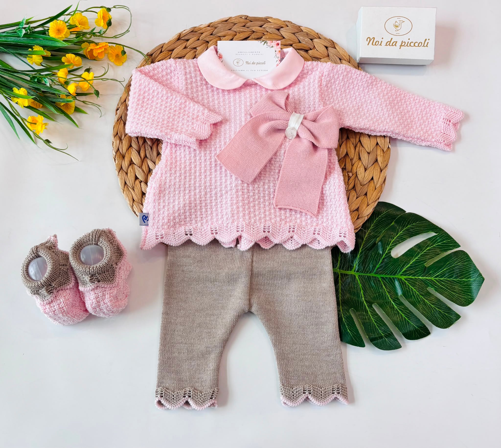 COMPLETO 2PZ CON BABBUCCE 100% LANA MERINO EXTRAFINE  ROSA E BEIGE