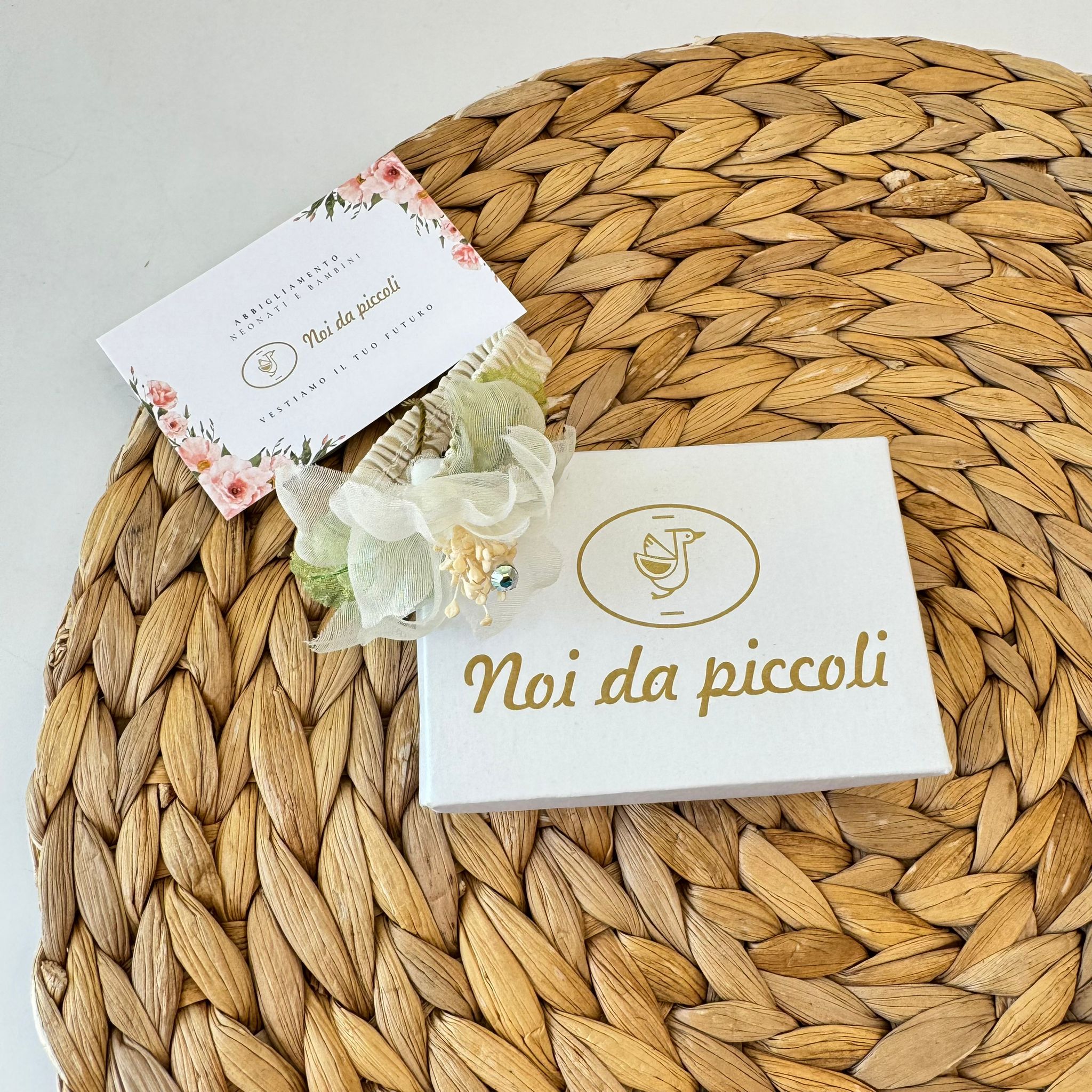 ELASTICO CON FIORE BEIGE - Noi da piccoli