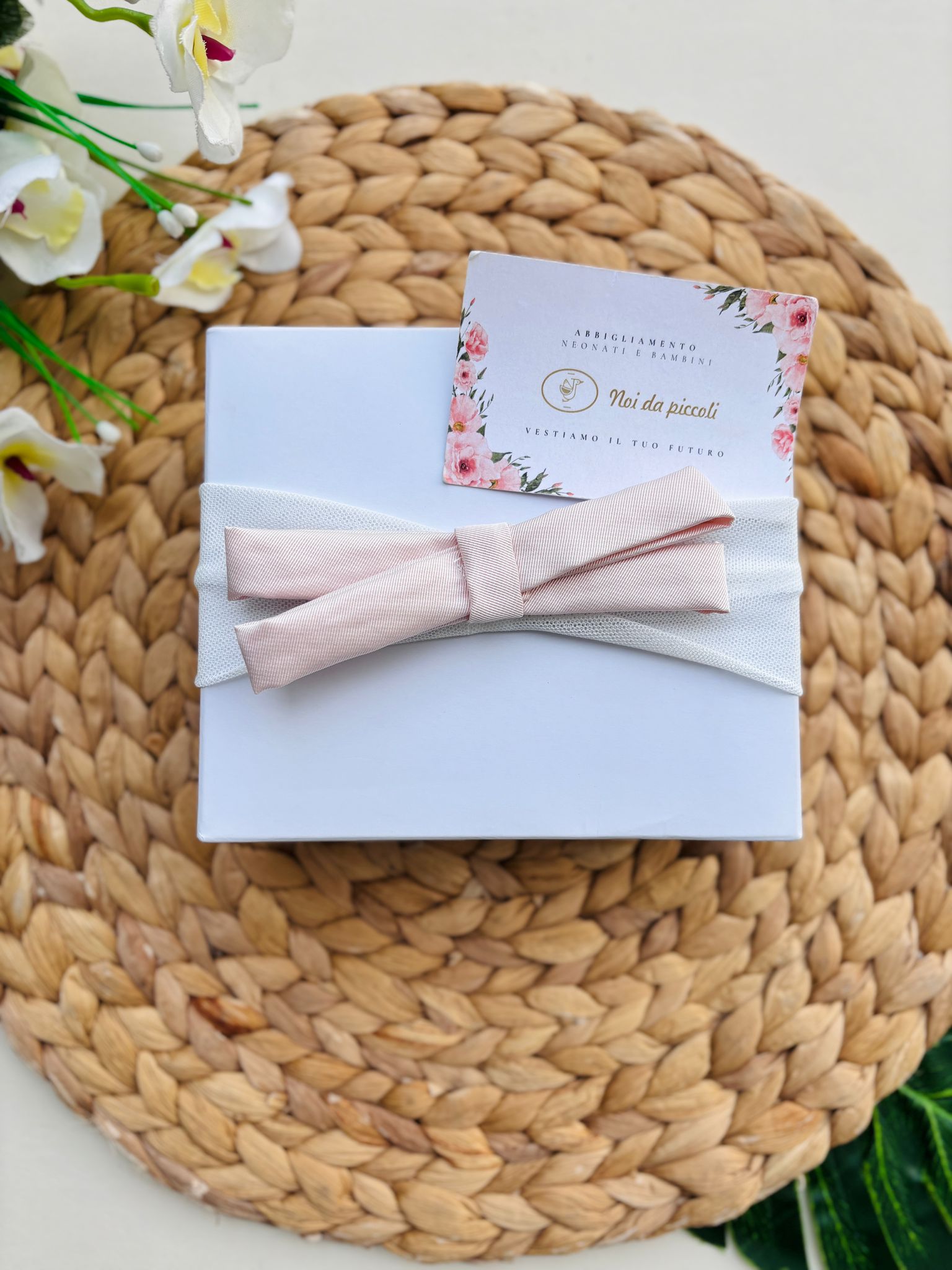 FASCIA PER CAPELLI CON FIOCCO BIANCO ROSA - Noi da piccoli