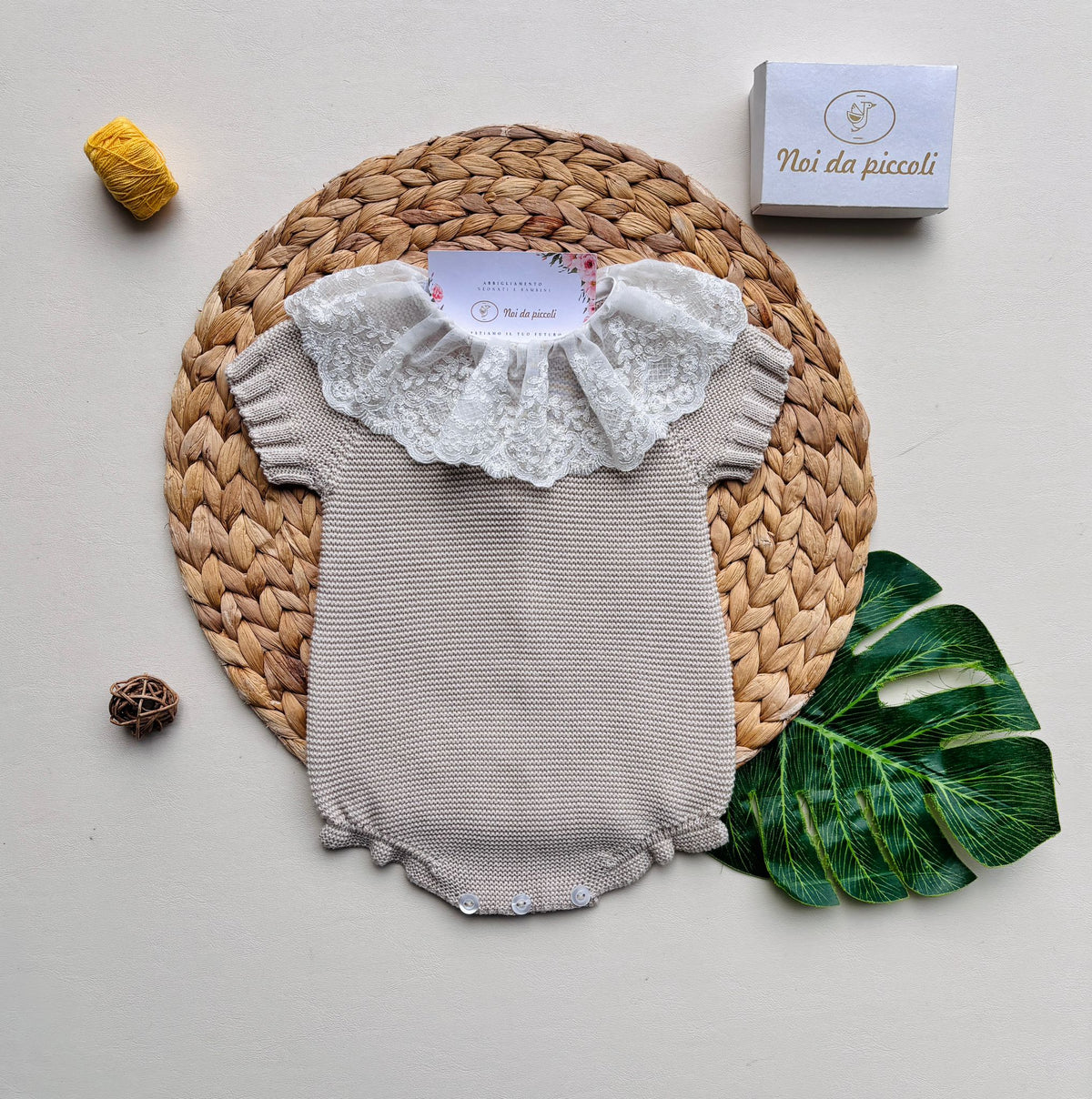 COTTON AND ACRYLIC ROMPER WITH LACE COLLAR CREAM