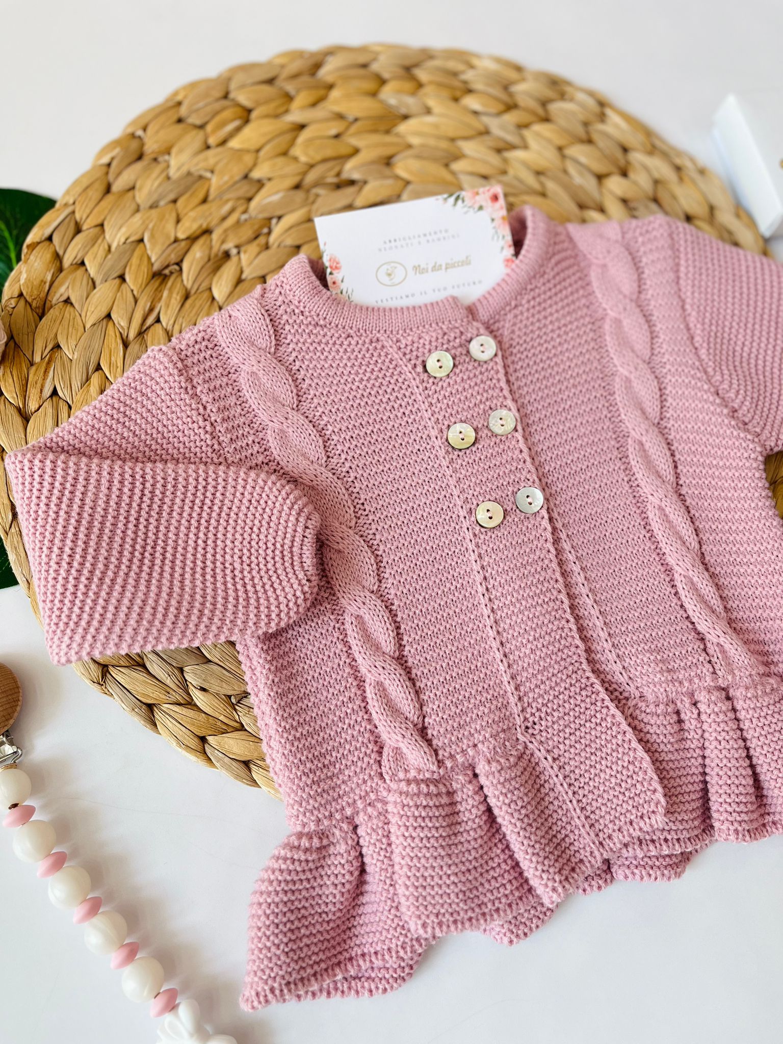 GOLFINO CON BOTTONI MADREPERLA FILATO CALDO MALVA - Noi da piccoli