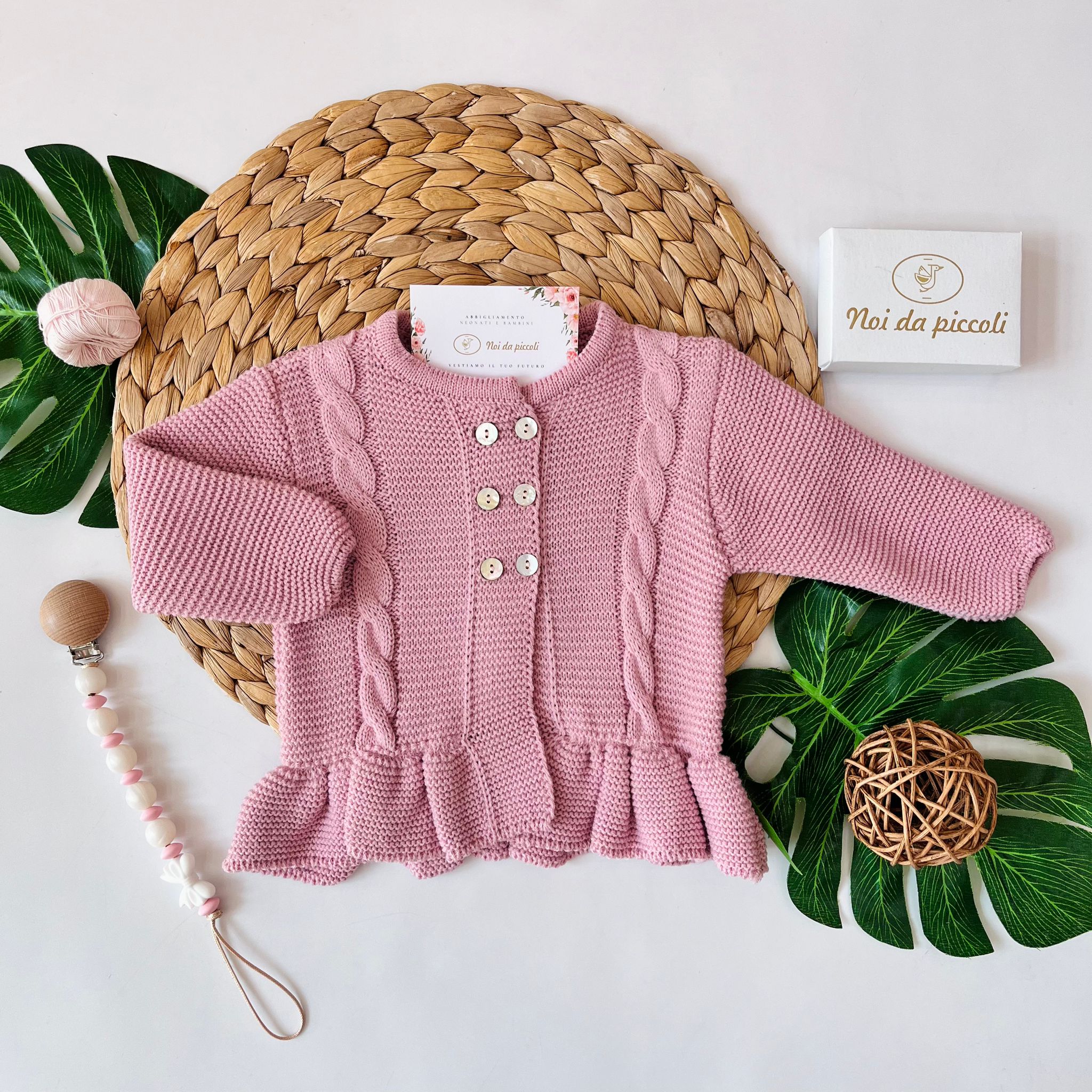 GOLFINO CON BOTTONI MADREPERLA FILATO CALDO MALVA - Noi da piccoli