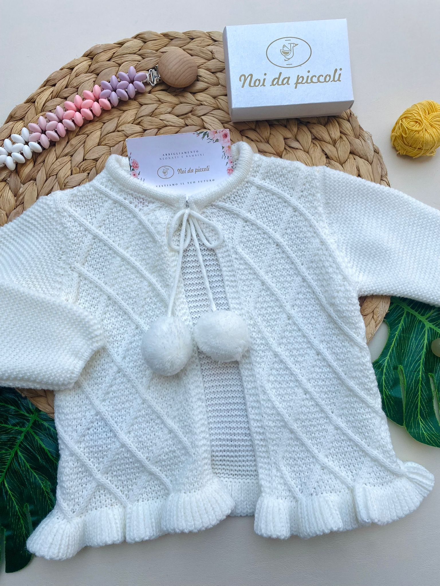 GOLFINO CON RICAMI FILATO CALDO CRUDO - Noi da piccoli