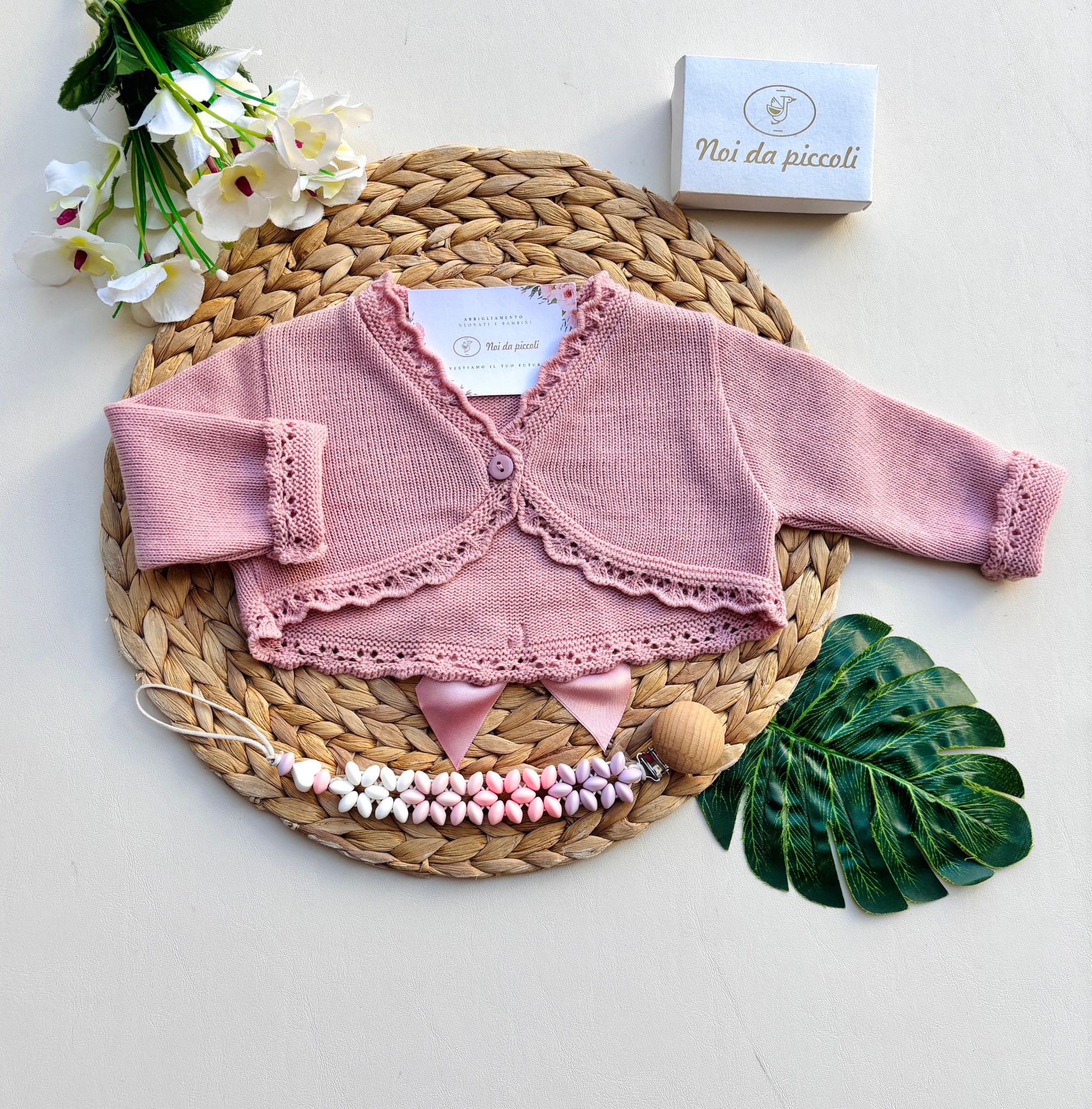 GOLFINO IN FILATO CALDO CON DELICATI RICAMI E FIOCCHETTINO ROSA - Noi da piccoli
