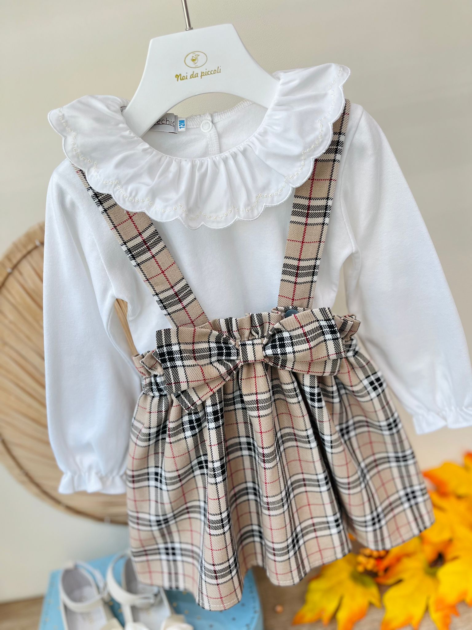 GONNELLINA CON BRETELLE A QUADRONI CON MAGLIETTINA A BODY BIANCO BEIGE - Noi da piccoli