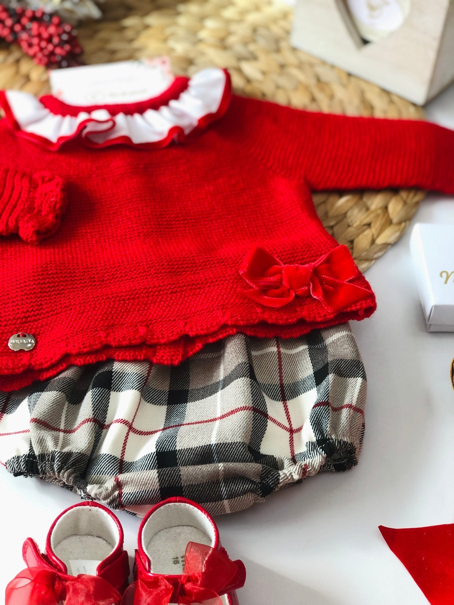 MAGLIA CON CULOTTE FILATO CALDO E LANA MERINO ROSSO E BEIGE - Noi da piccoli