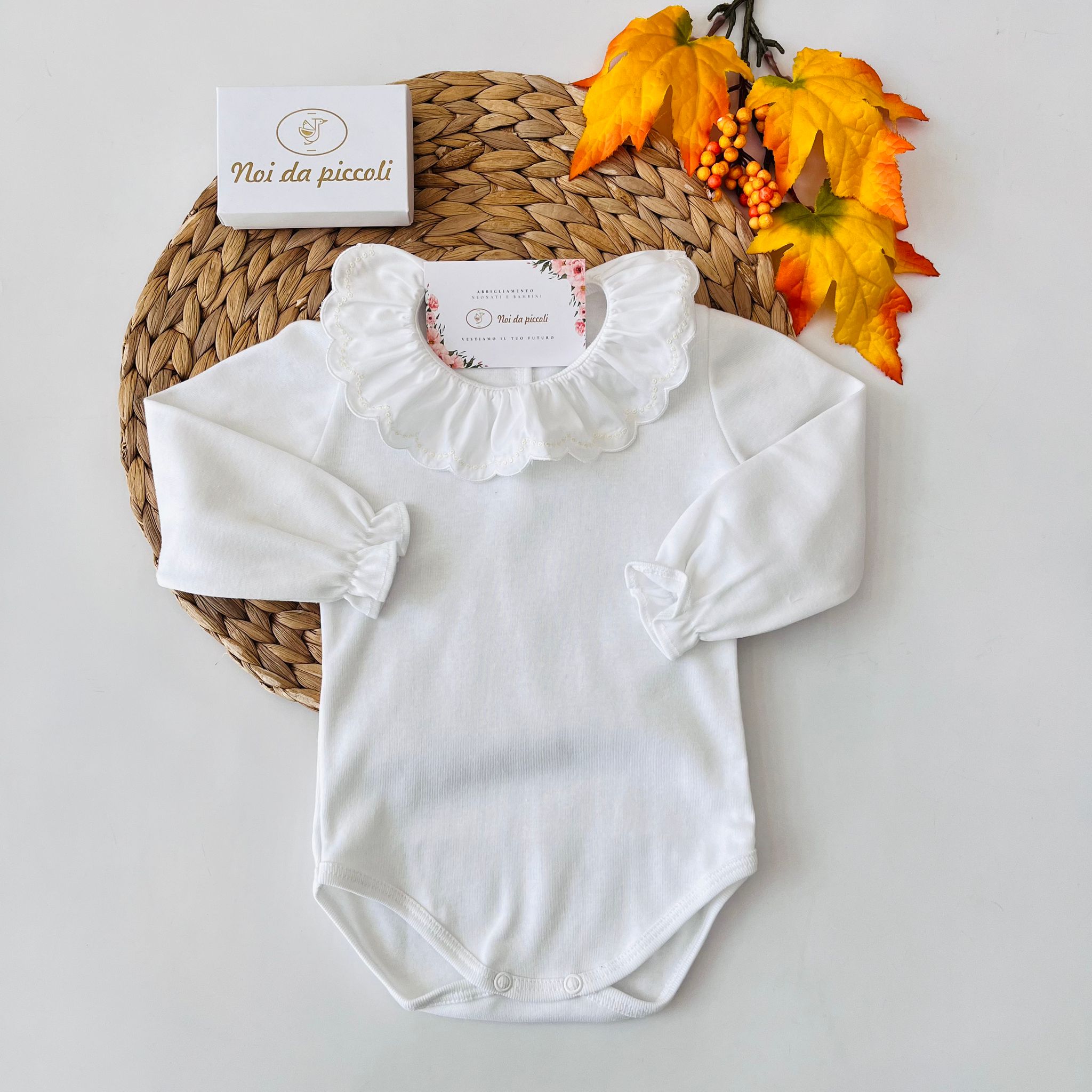 MAGLIETTINA A BODY CON COLLETTO A VOLANT BIANCO - Noi da piccoli