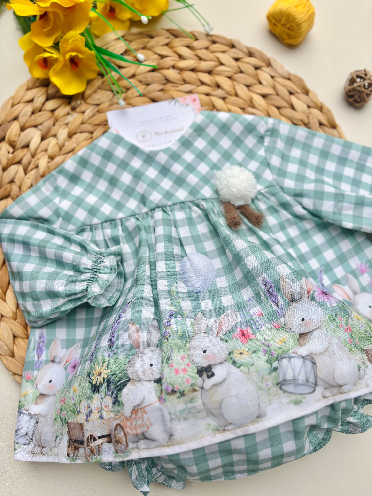 MAGLIETTINA CON CULOTTINA A QUADRONI CON POMPON E CONIGLIETTI VERDE - Noi da piccoli