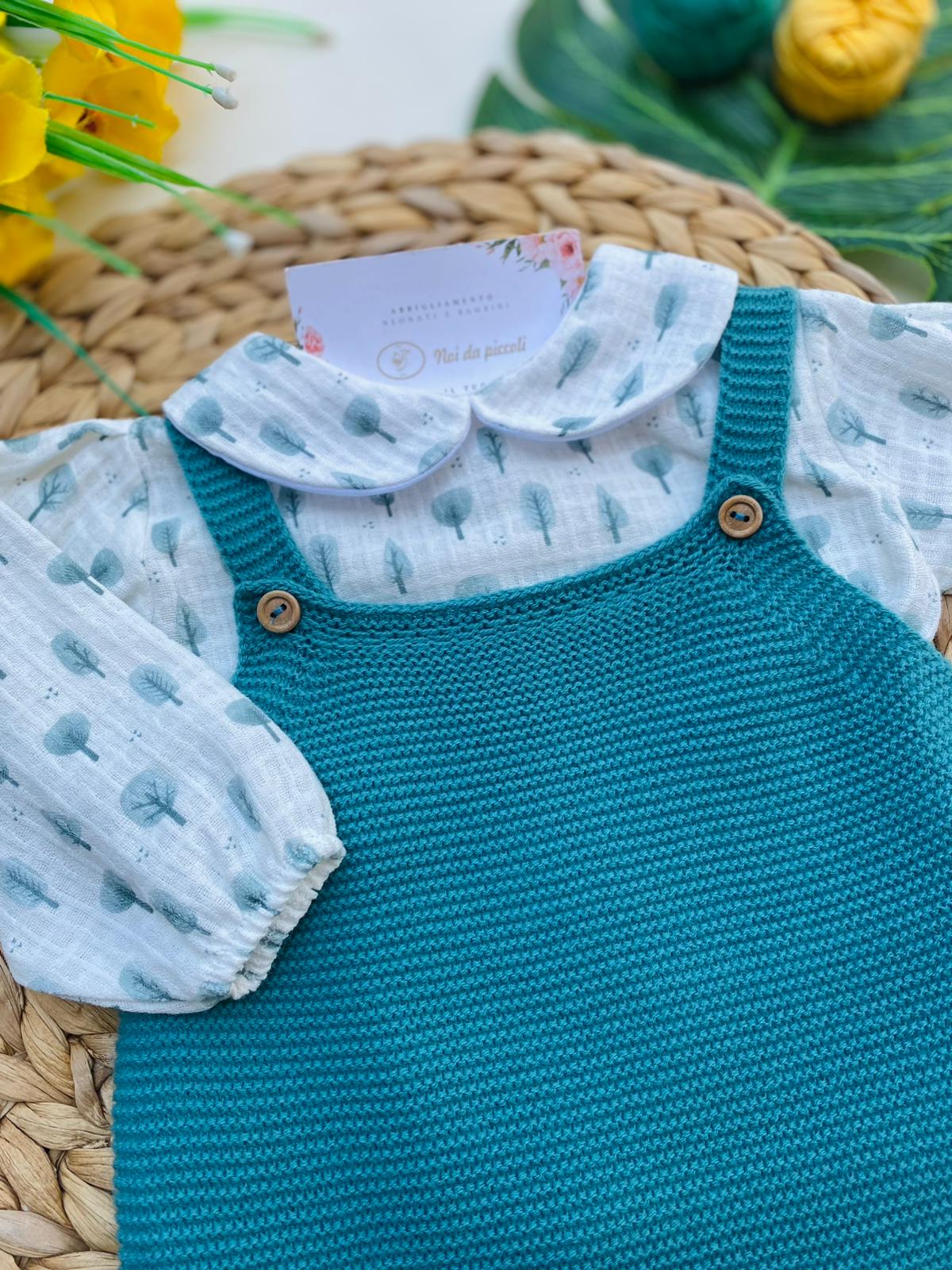 MAGLIETTINA CON SALOPETTE FILATO CALDO 100% ACRILICO VERDE PETROLIO - Noi da piccoli