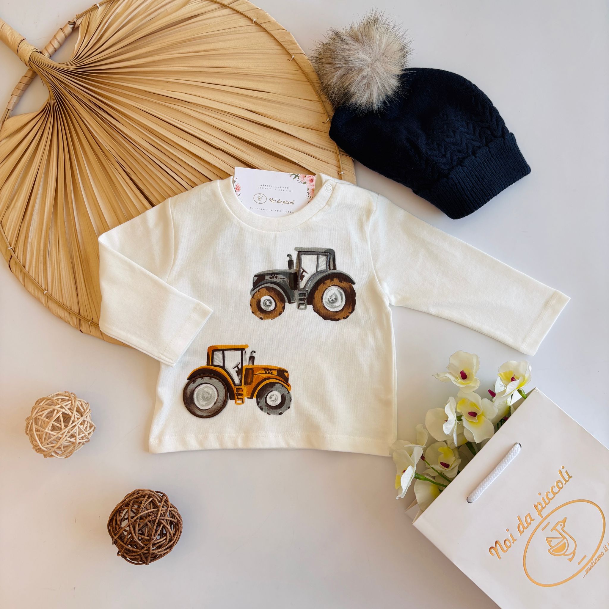 MAGLIETTINA IN CALDO COTONE CON MACCHININE BIANCO - Noi da piccoli