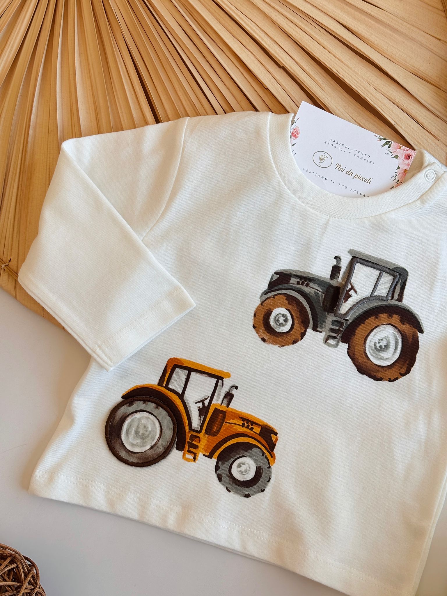 MAGLIETTINA IN CALDO COTONE CON MACCHININE BIANCO - Noi da piccoli