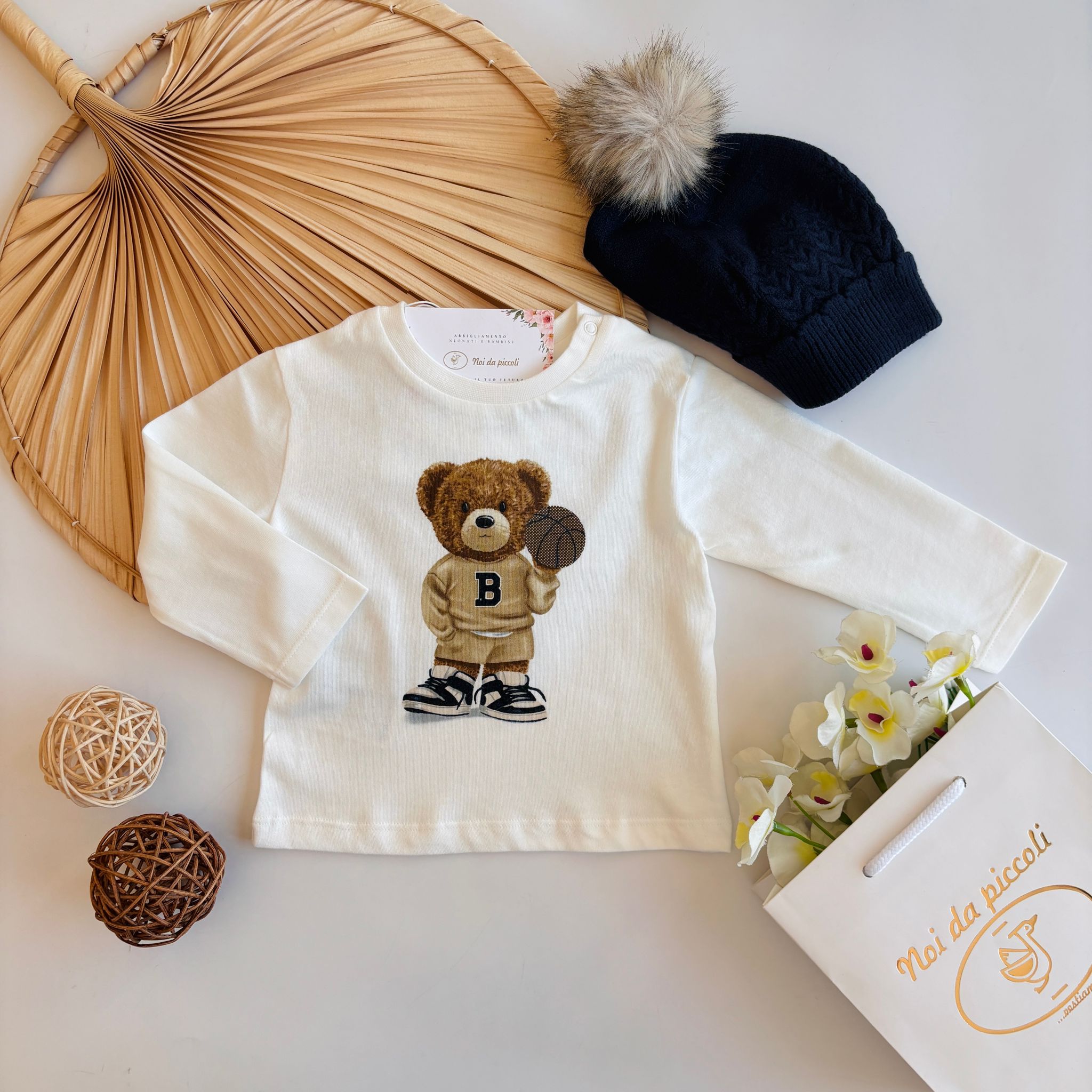MAGLIETTINA IN CALDO COTONE CON ORSACCHIOTTO BIANCO - Noi da piccoli