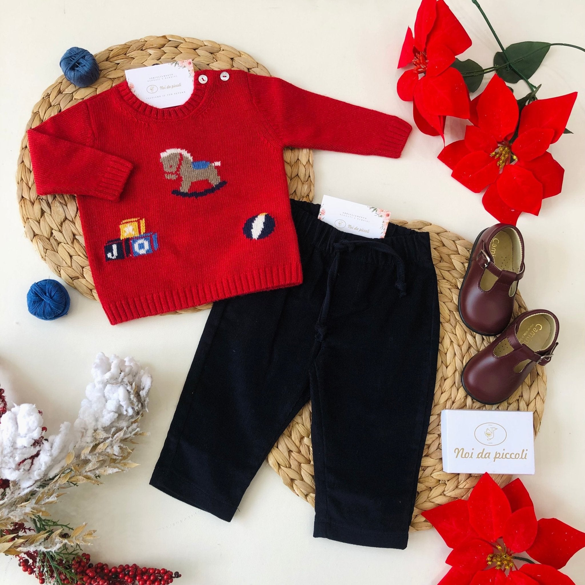 MAGLIONCINO ROSSO CON PANTALONE A COSTINE BLU NOTTE - Noi da piccoli