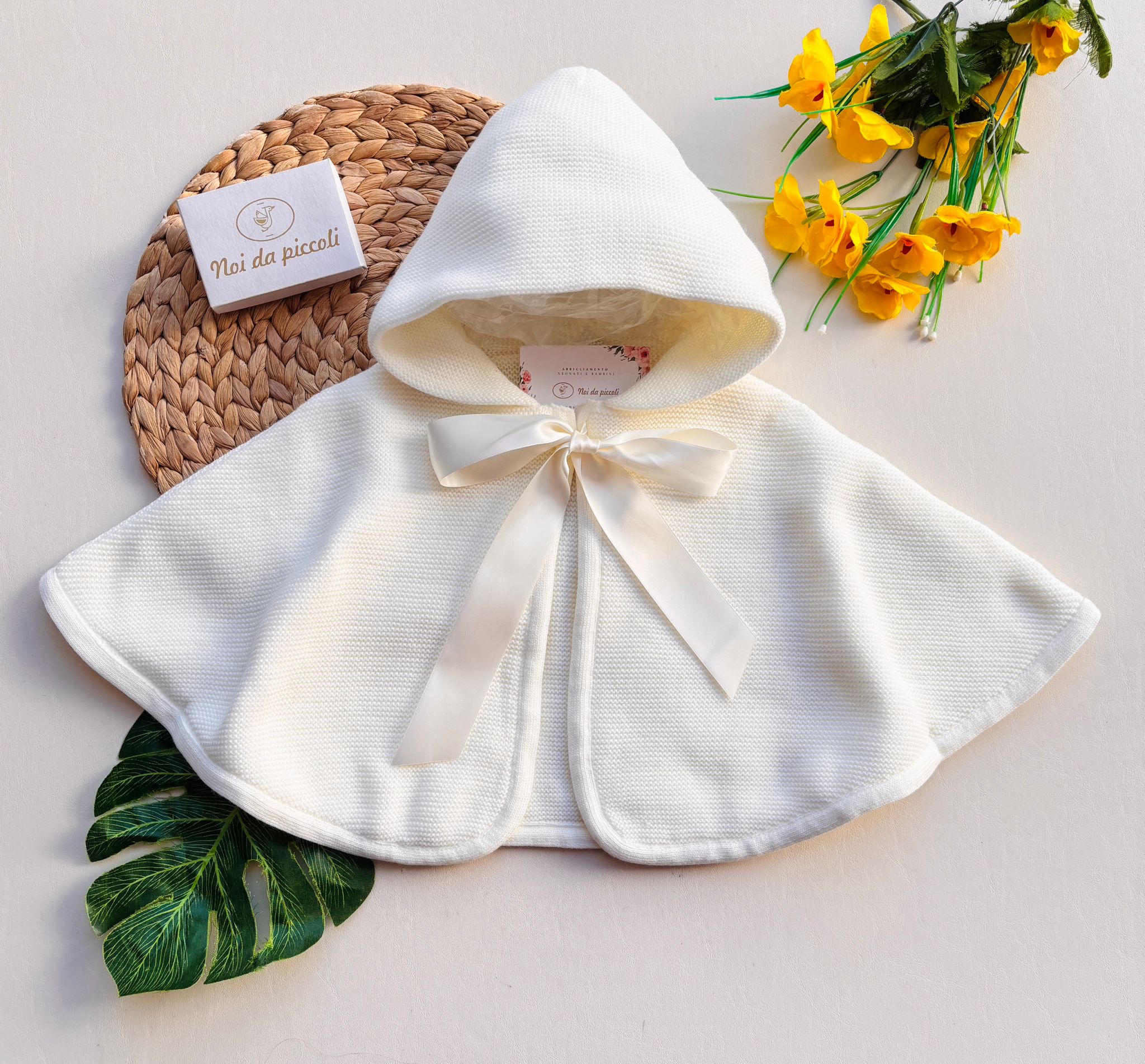 MANTELLA CON CAPPUCCIO E FIOCCO PANNA - Noi da piccoli