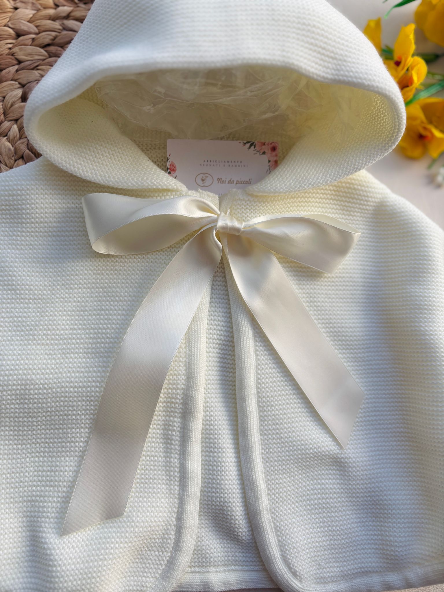 MANTELLA CON CAPPUCCIO E FIOCCO PANNA - Noi da piccoli