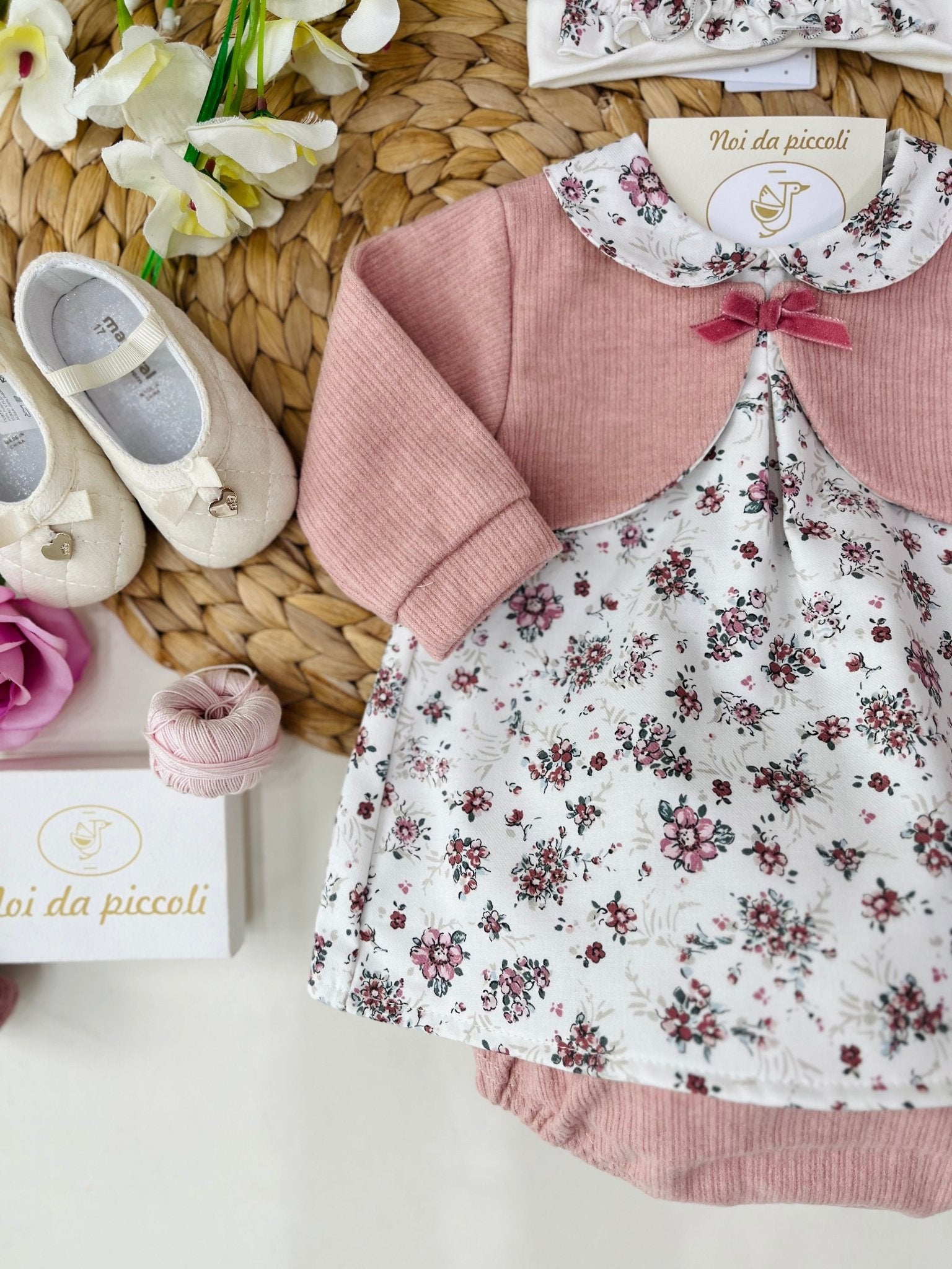 MINIABITO CON CULOTTE IN CALDO COTONE PANNA E ROSA FIORI - Noi da piccoli