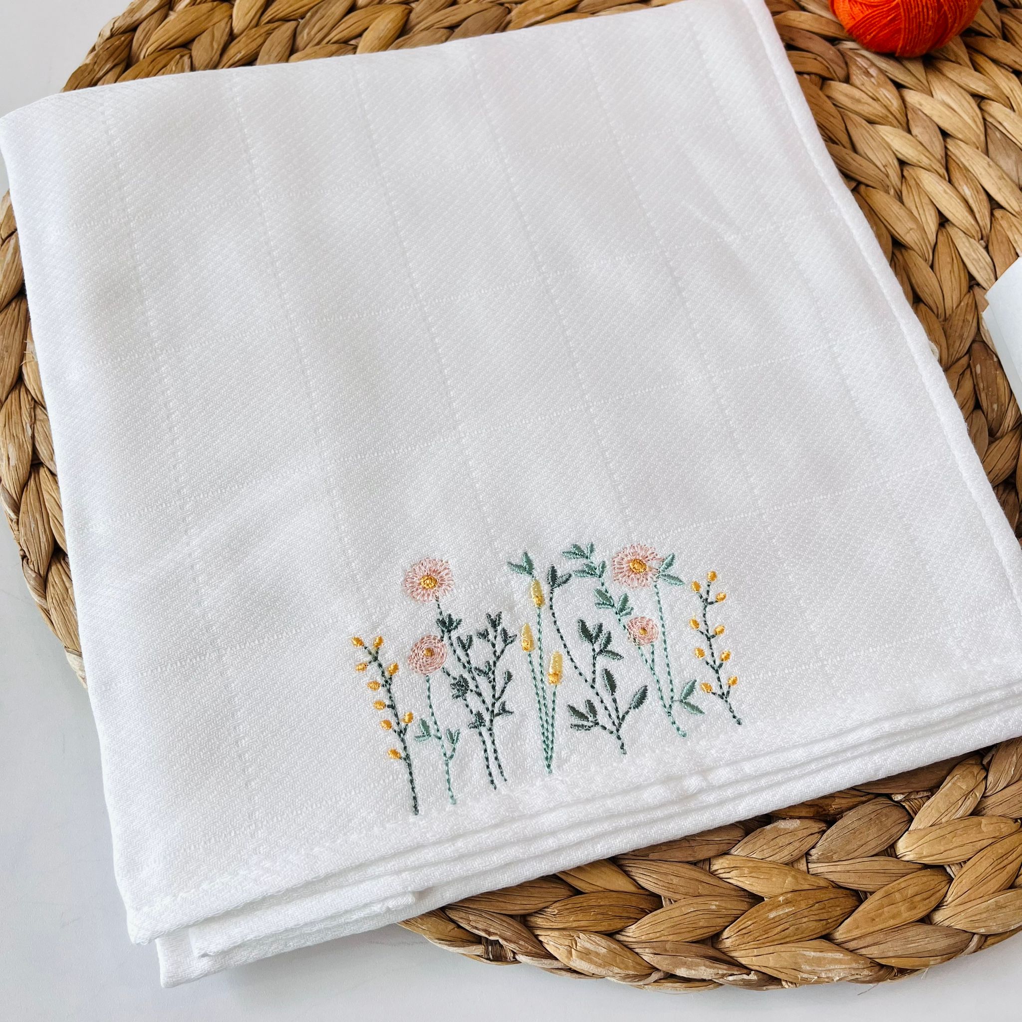 MUSSOLA 100 % COTONE BIANCO MAZZETTINO DI FIORI - Noi da piccoli