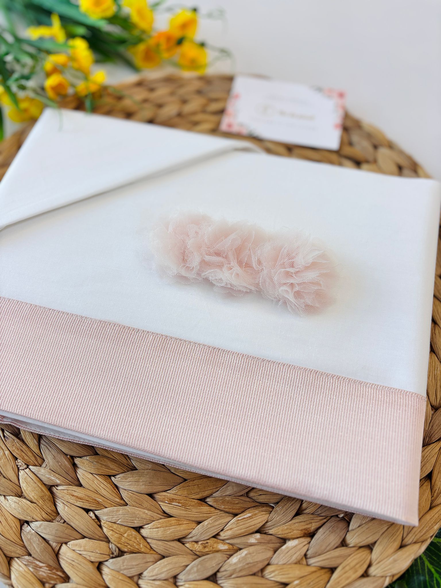 SET LENZUOLA 100 % COTONE BIANCO E ROSA CON FIORE TULLE