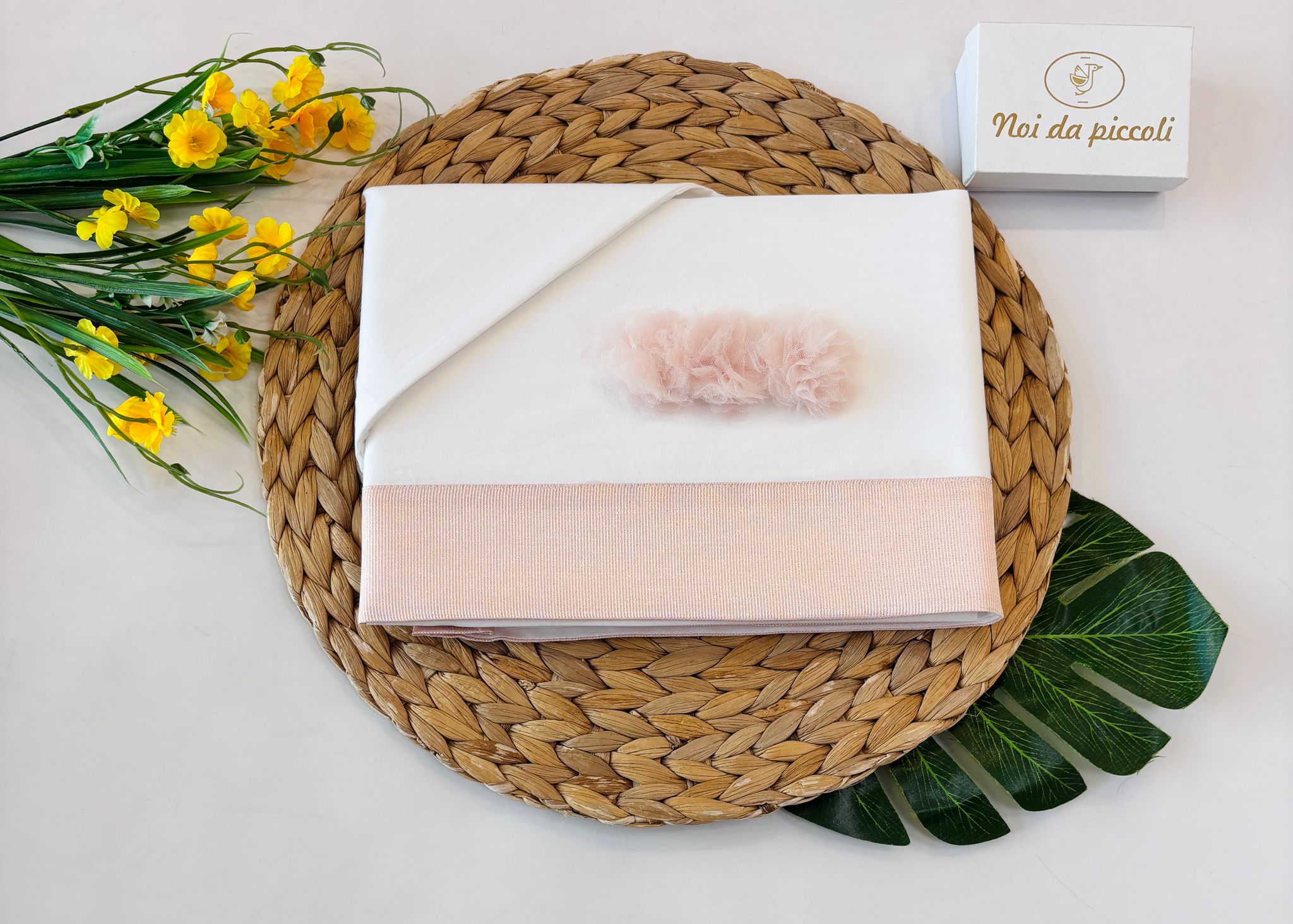 SET LENZUOLA 100 % COTONE BIANCO E ROSA CON FIORE TULLE