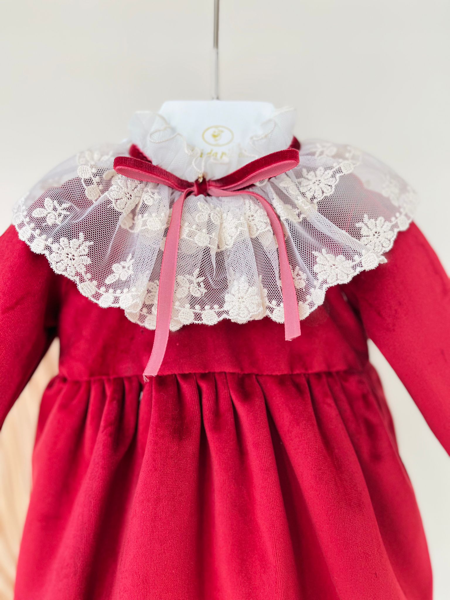 PAGLIACCETTO A MANICA LUNGA IN VELLUTINO CON COLLETTO CON FIORELLINI RICAMATI BORDEAUX - Noi da piccoli