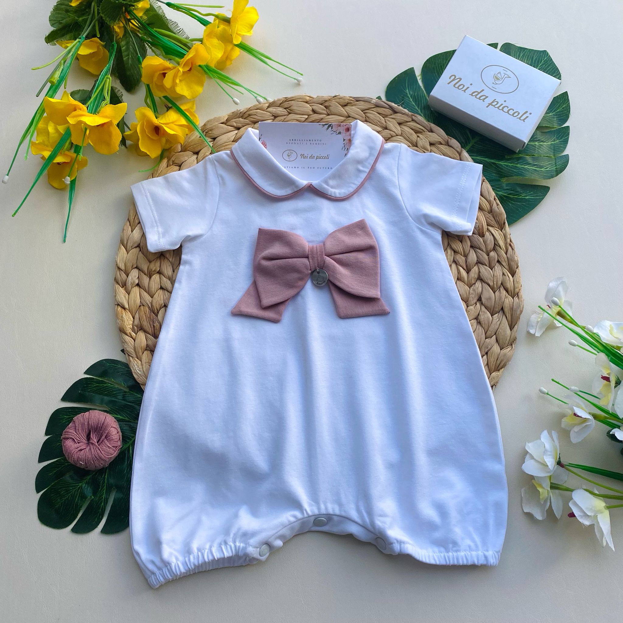 PAGLIACCETTO BIANCO CON FIOCCHETTO ROSA - Noi da piccoli