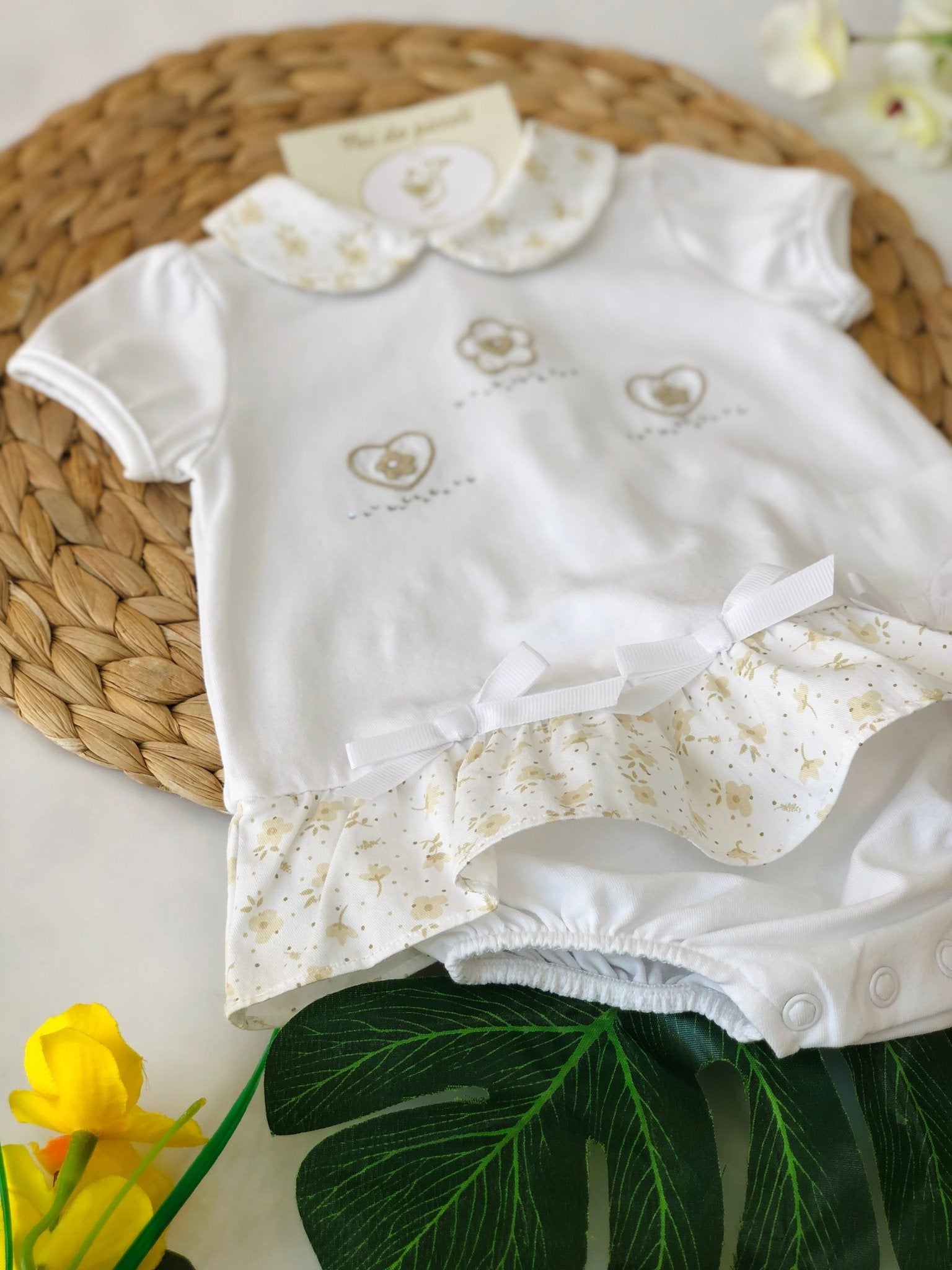 PAGLIACCETTO BIANCO CON I FIORELLINI BEIGE COTONE - Noi da piccoli