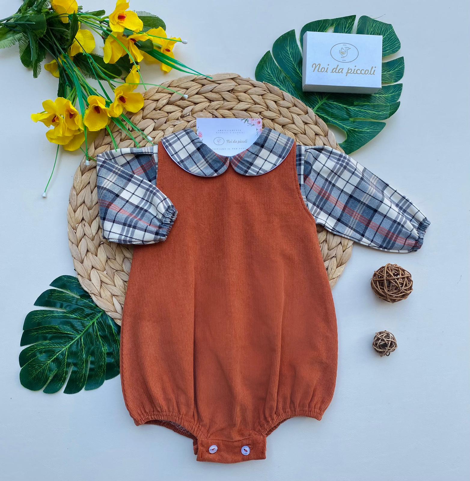 PAGLIACCETTO CON MANICHE E COLLETTO A QUADRONI FILATO CALDO RUGGINE - Noi da piccoli