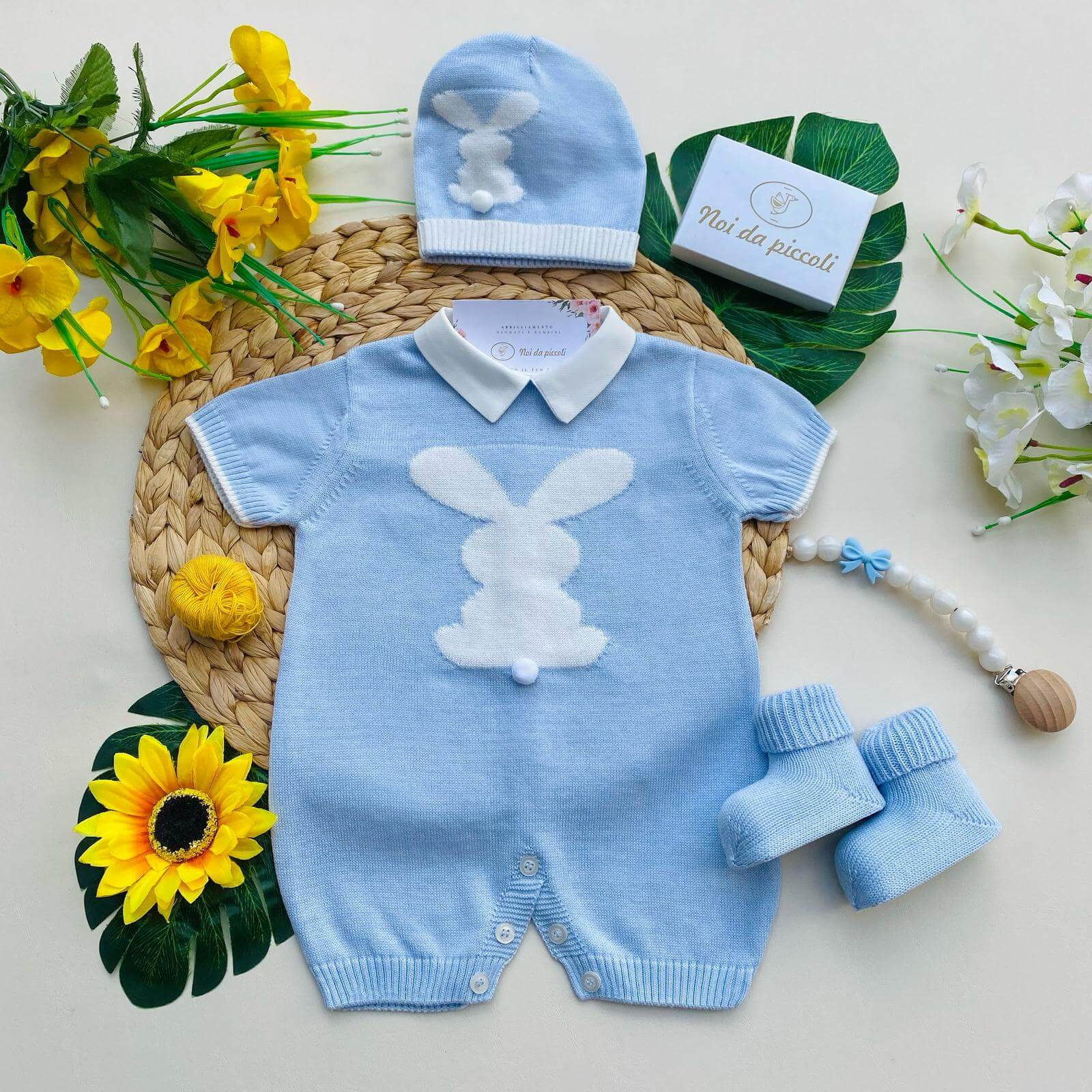 PAGLIACCETTO CON SET PARURE CIELO CON CONIGLIETTO BIANCO - Noi da piccoli