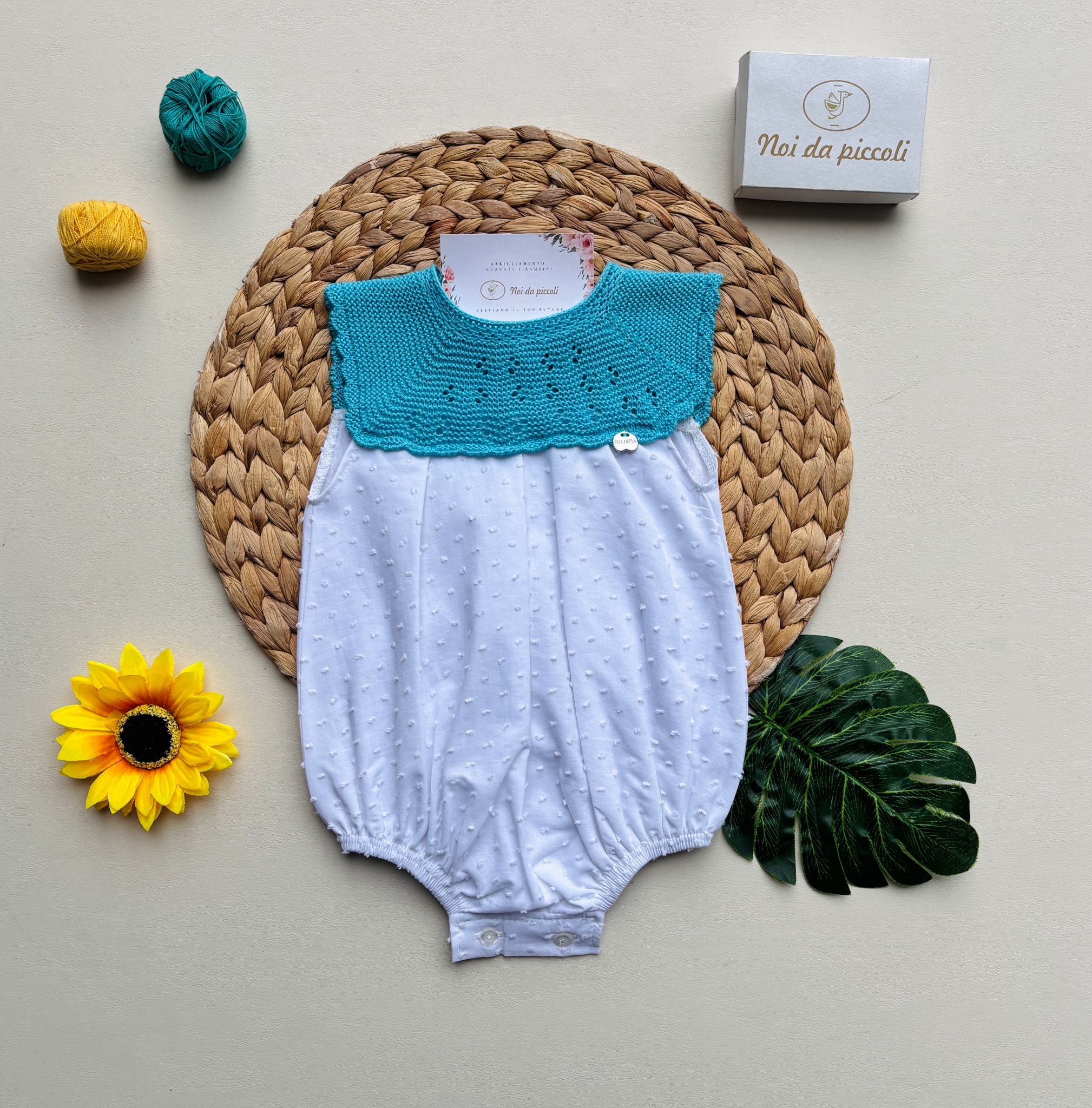 PAGLIACCETTO IN COTONE BICOLOR CON PUNTI NODINI BIANCO E TURCHESE - Noi da piccoli